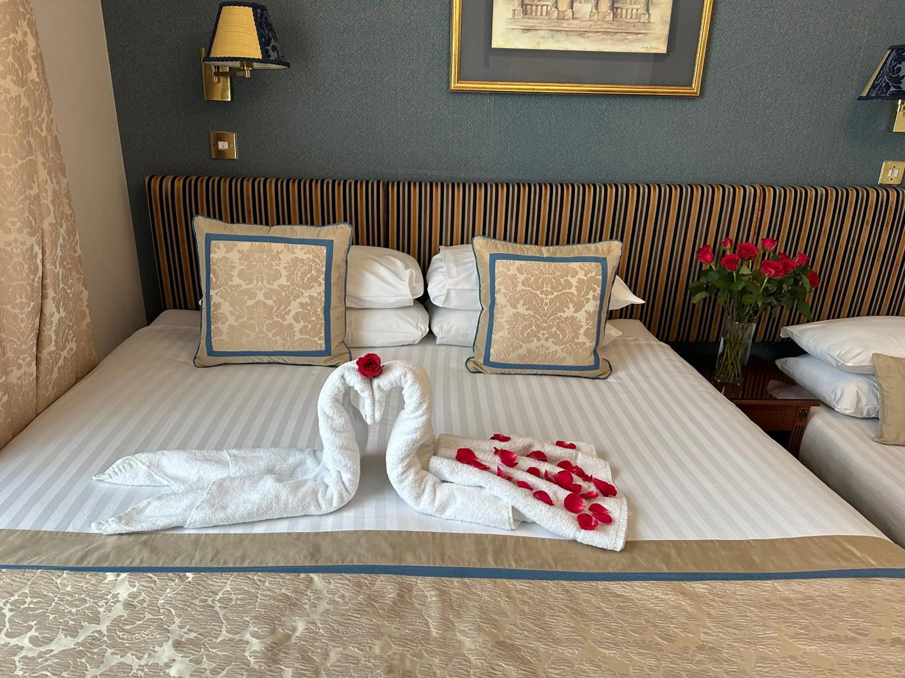 Bedroom, Bed in London Lodge Hotel