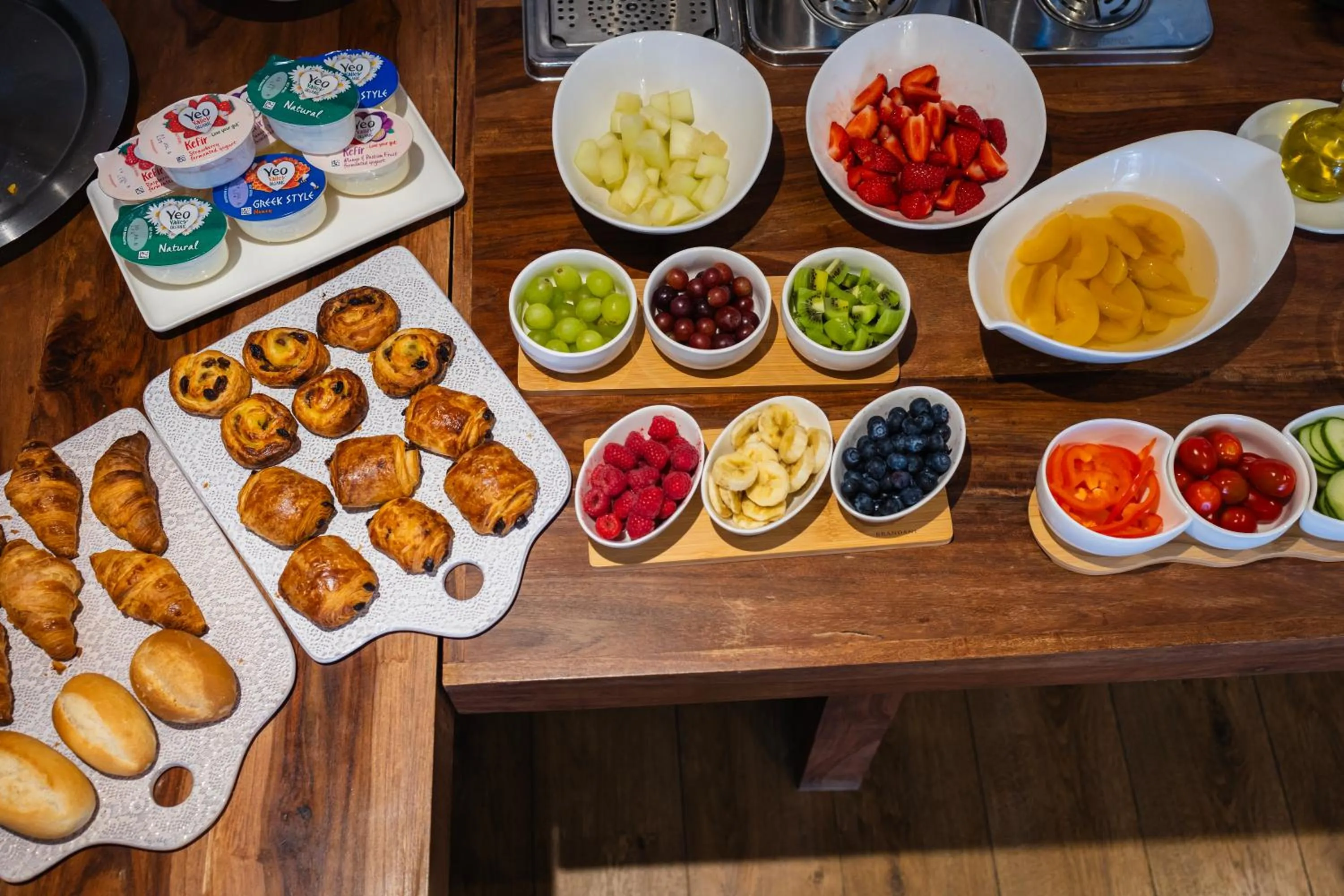 Buffet breakfast in London Lodge Hotel