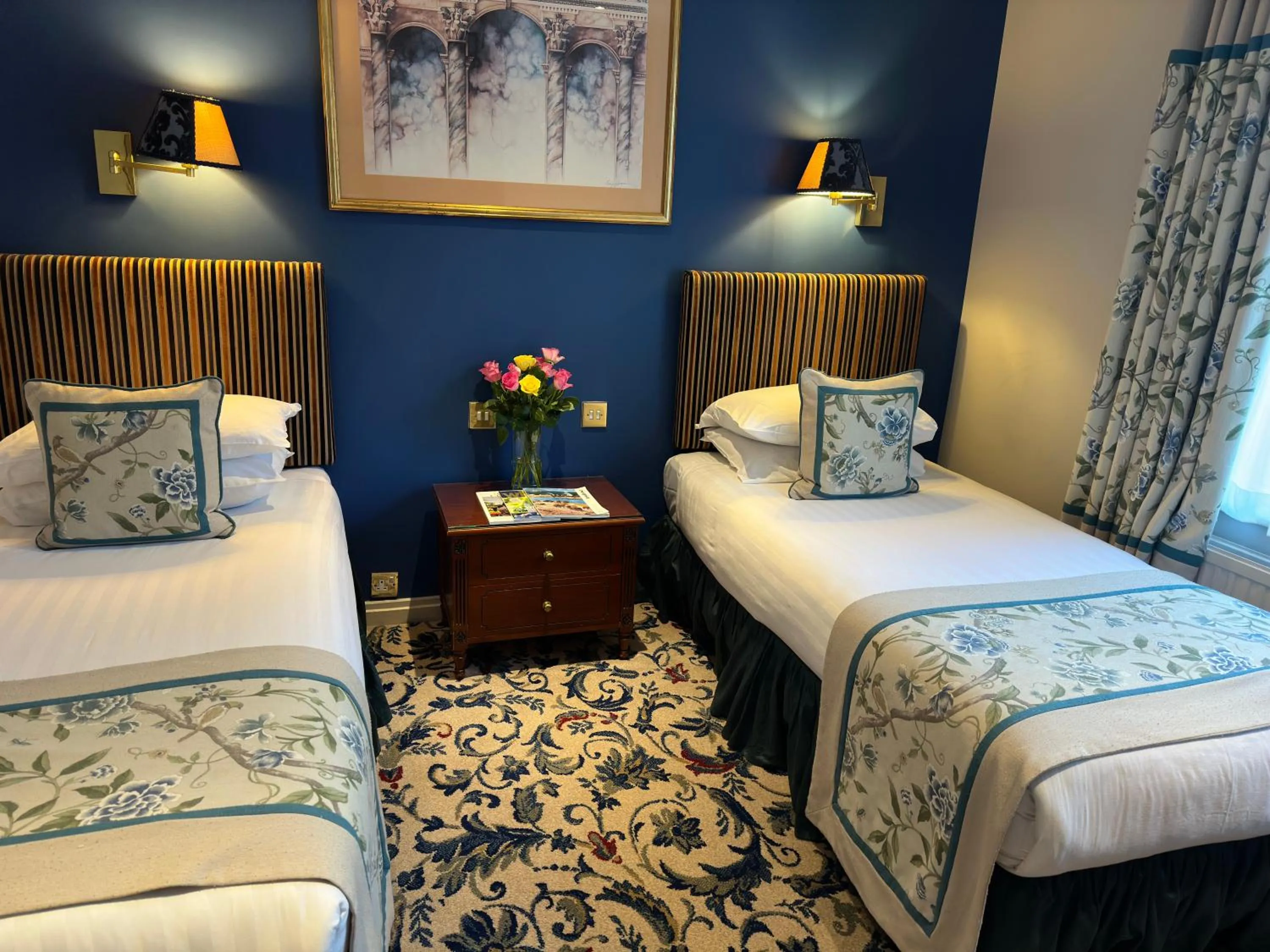 Bedroom, Bed in London Lodge Hotel