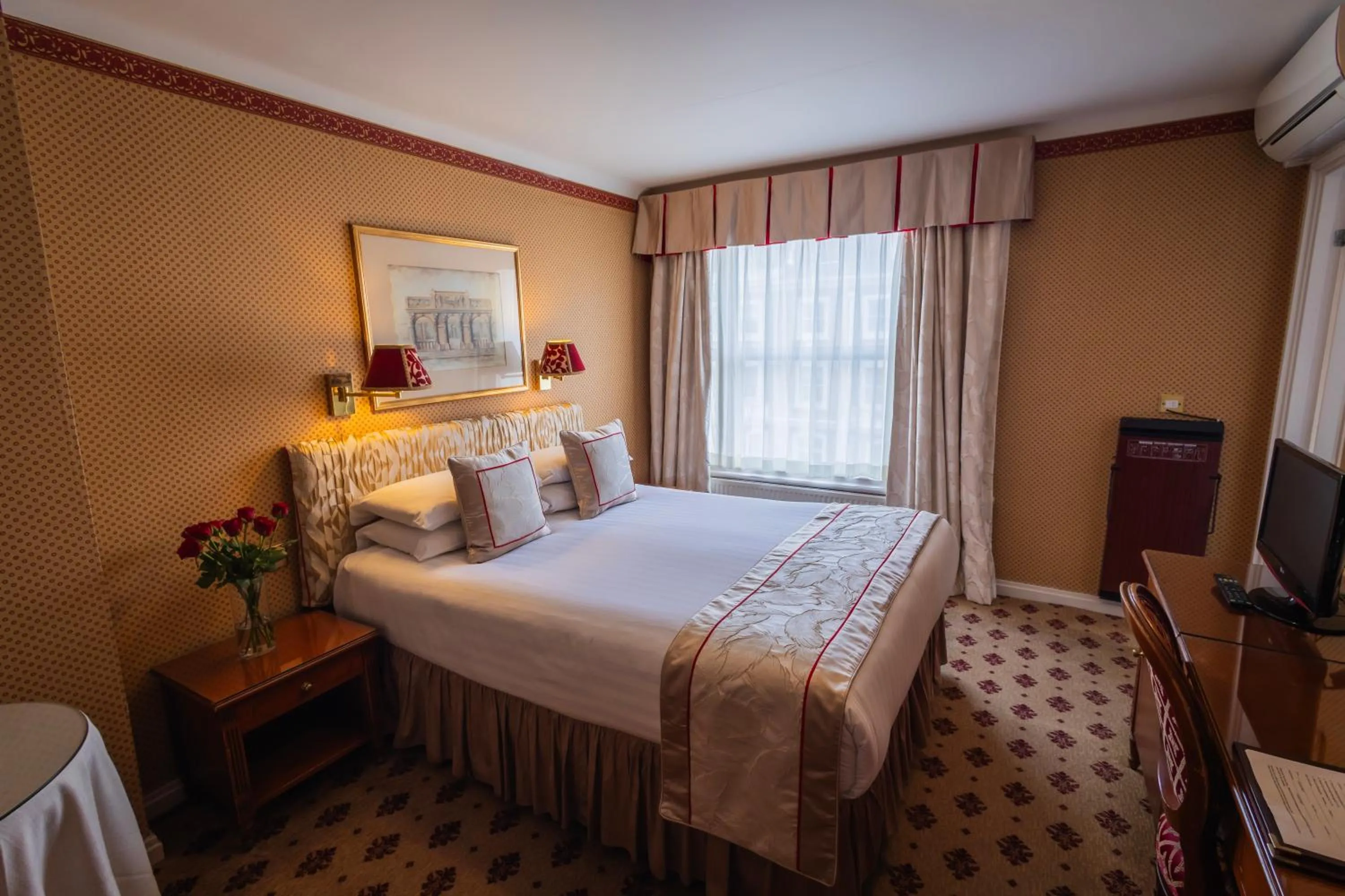 Bedroom, Bed in London Lodge Hotel