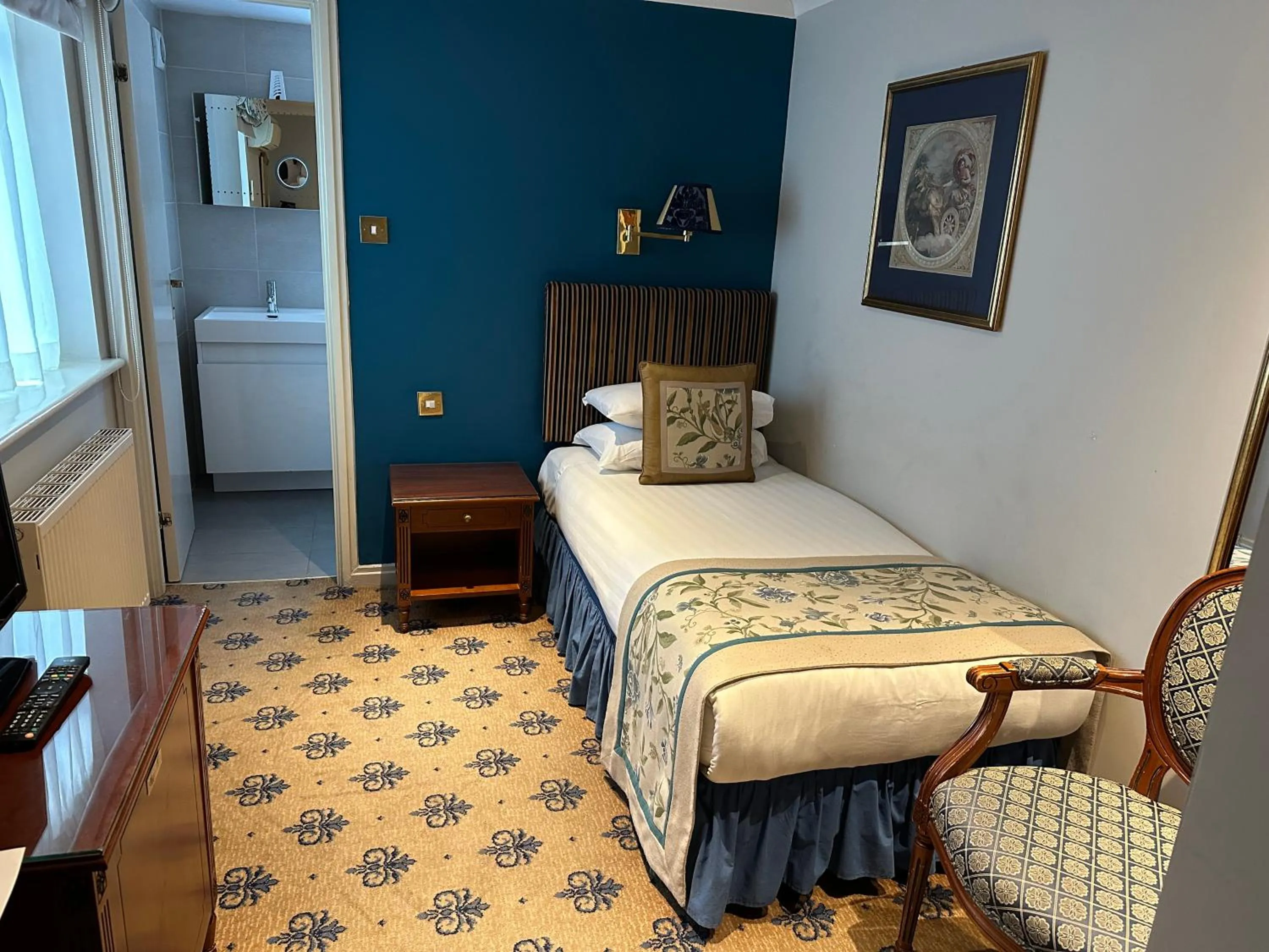 Bedroom, Bed in London Lodge Hotel