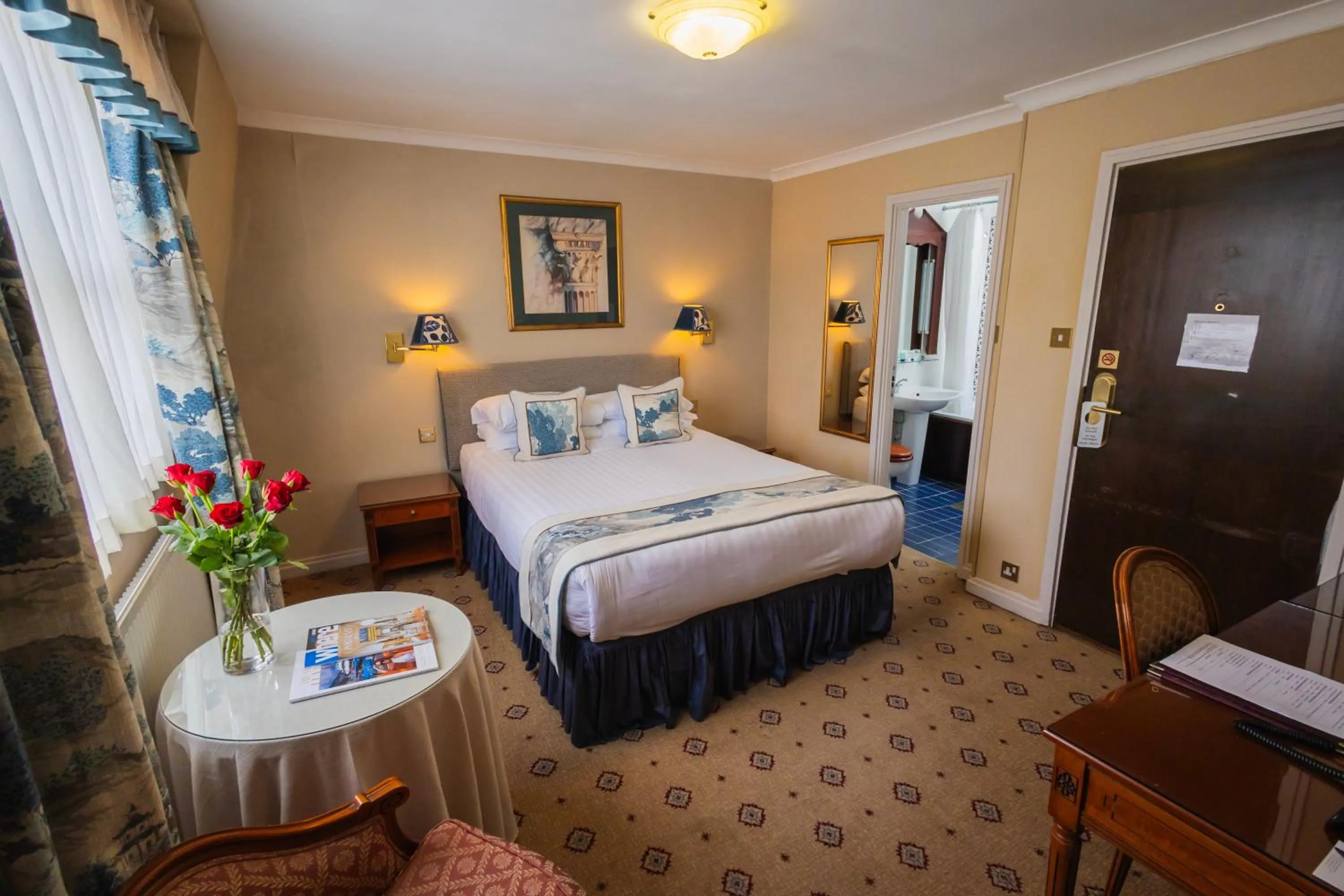 Bedroom, Bed in London Lodge Hotel