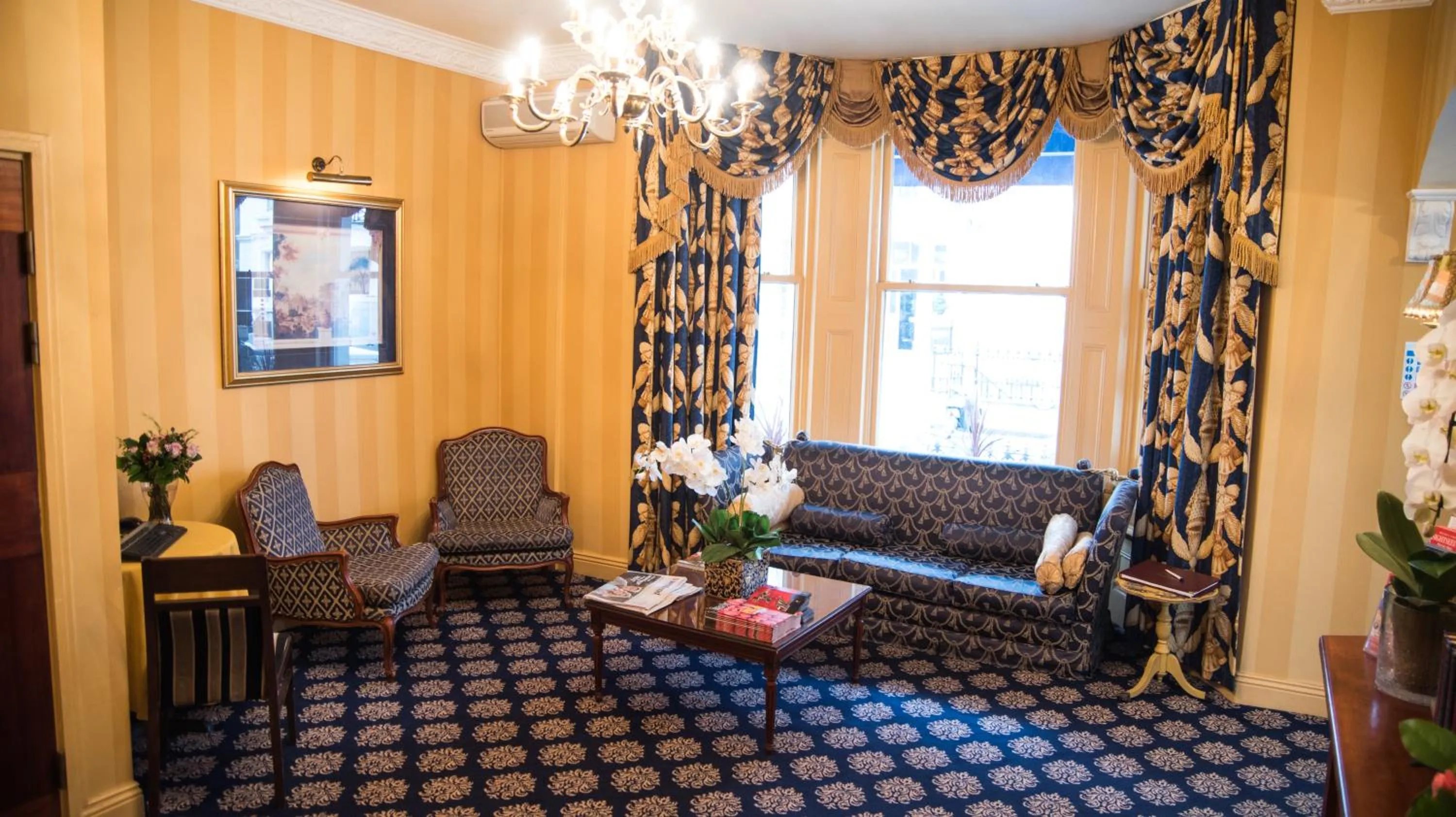 Lobby or reception in London Lodge Hotel