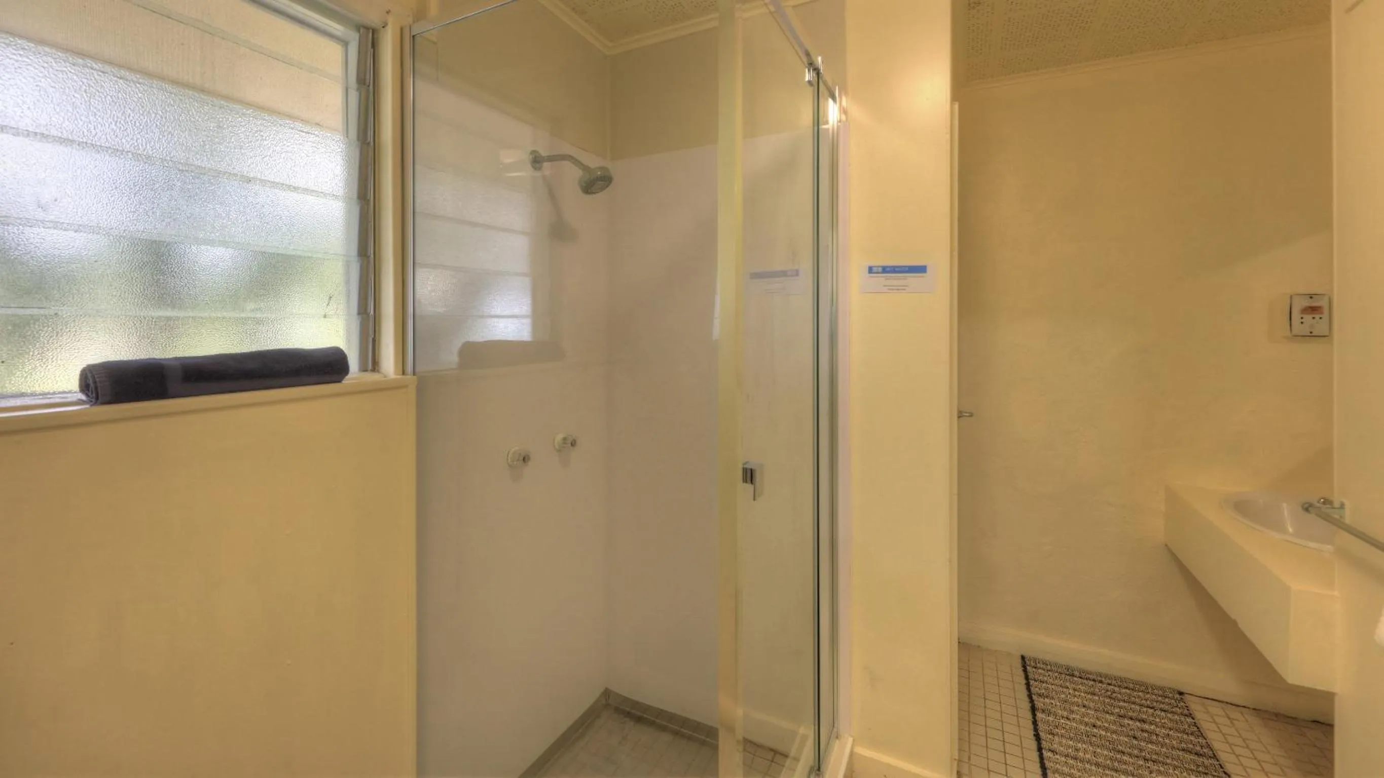 Bathroom in Kiikii Inn & Suites