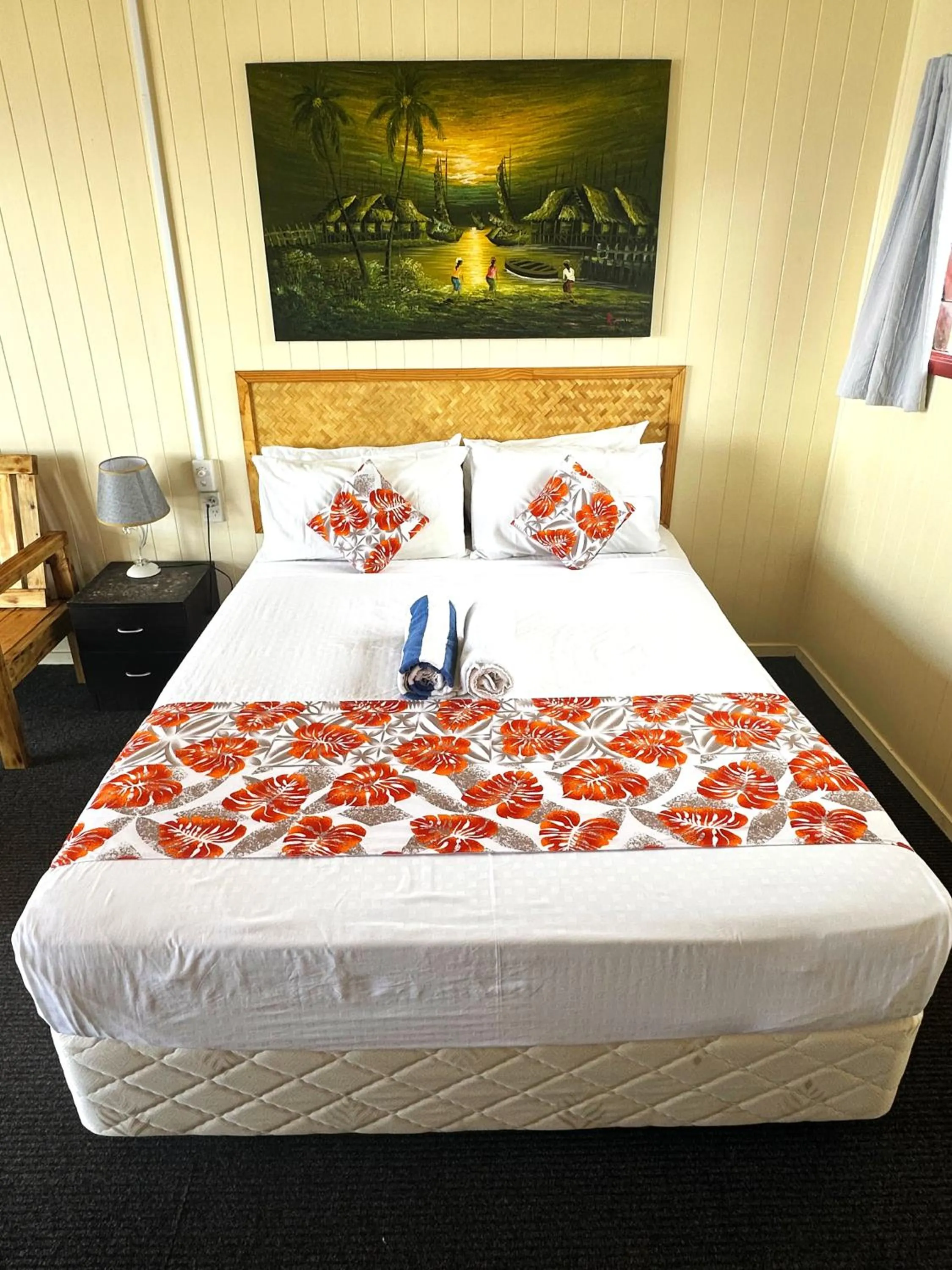 Bed in Kiikii Inn & Suites
