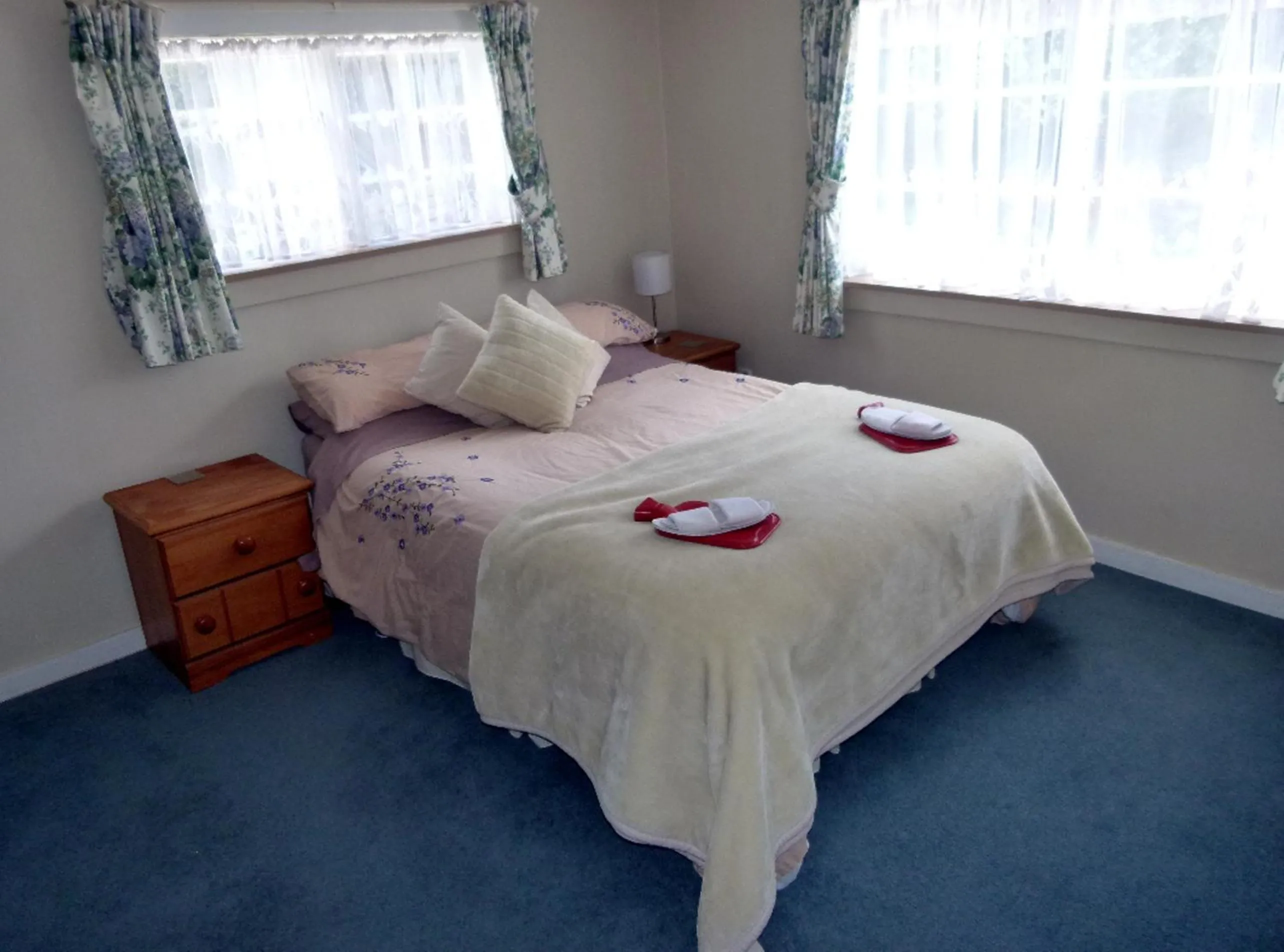 Bed in Wacky Stays - unique farm-stay glamping rentals, FREE animal feeding tours