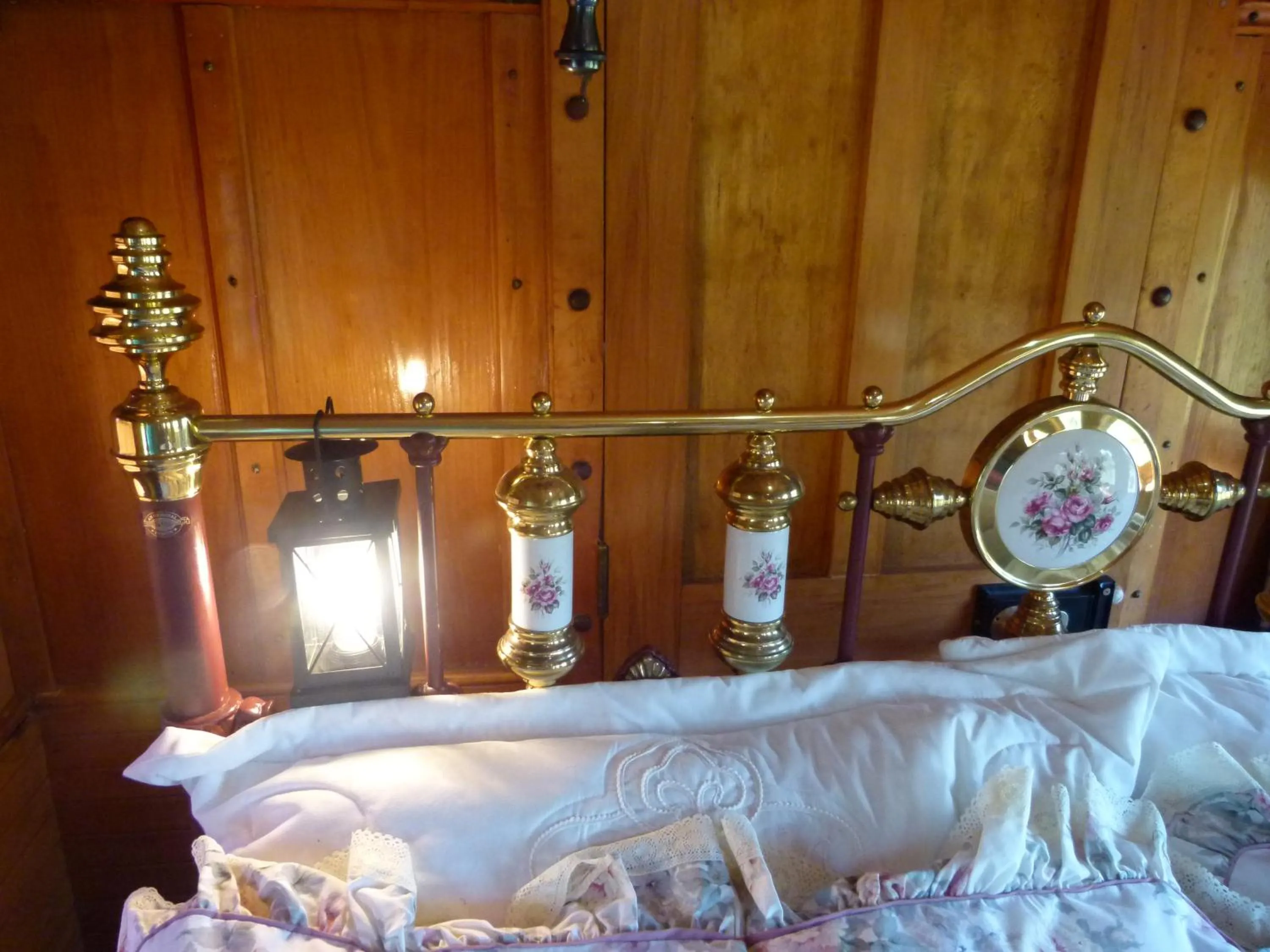 Bed in Wacky Stays - unique farm-stay glamping rentals, FREE animal feeding tours