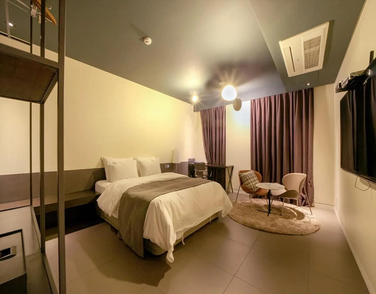 Bed in JS Boutique Hotel