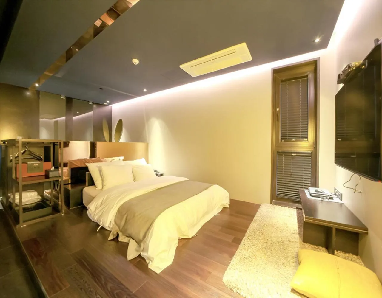 Bed in JS Boutique Hotel