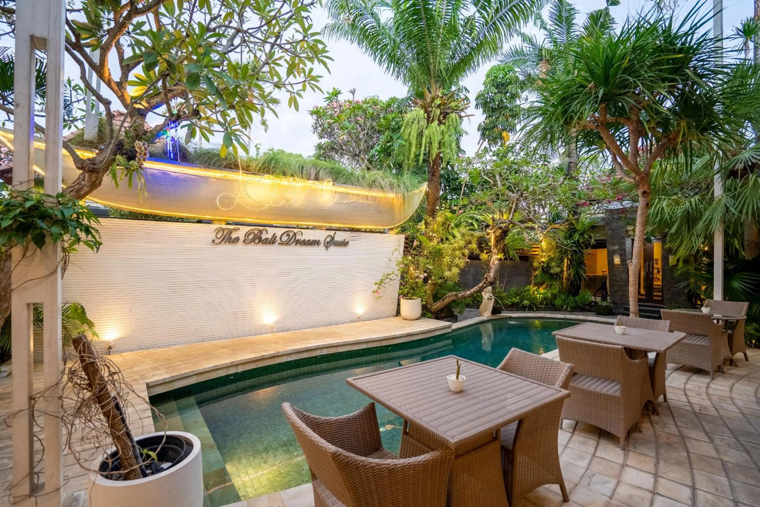 Restaurant/places to eat in The Bali Dream Suite Villa Seminyak