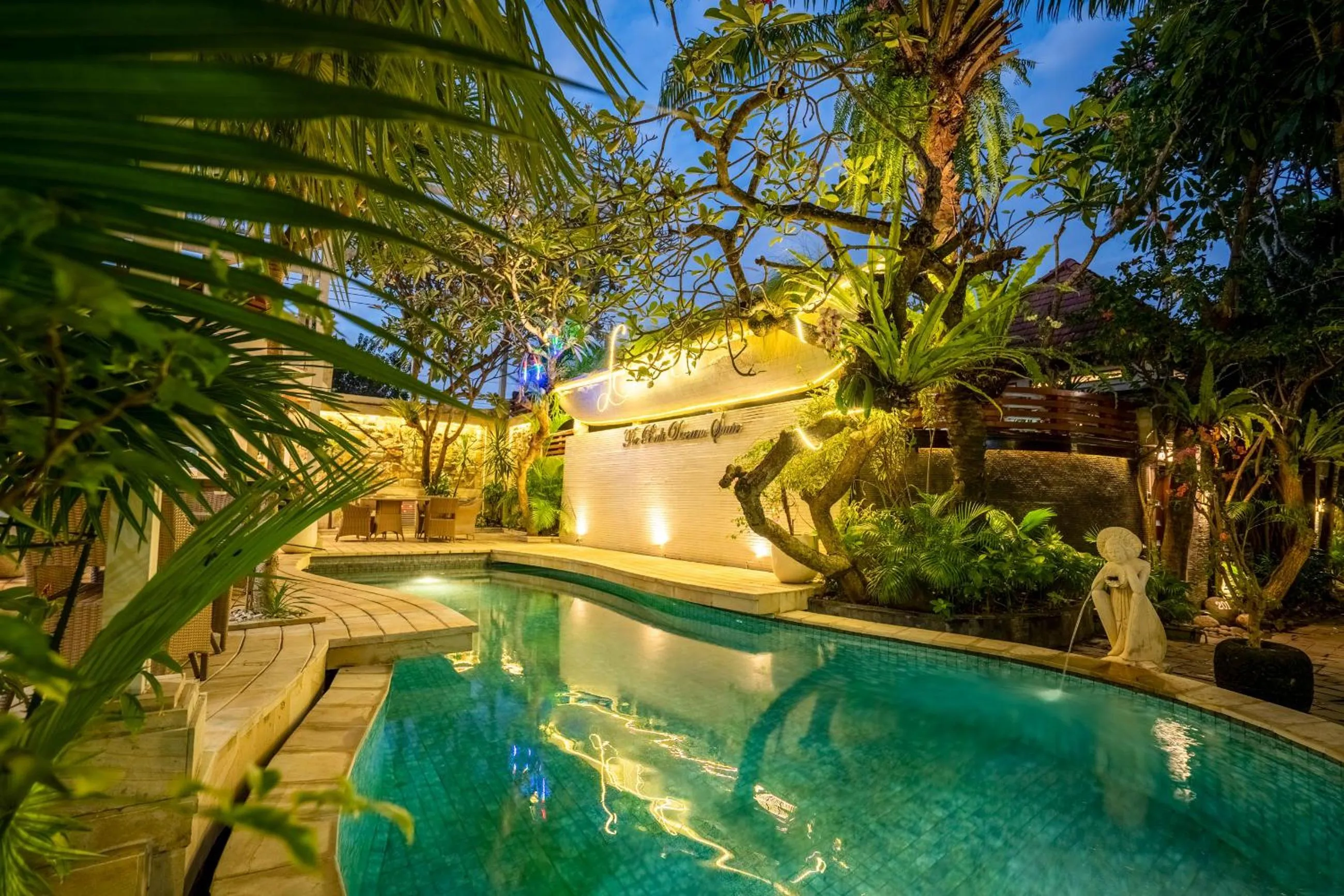 Restaurant/places to eat in The Bali Dream Suite Villa Seminyak