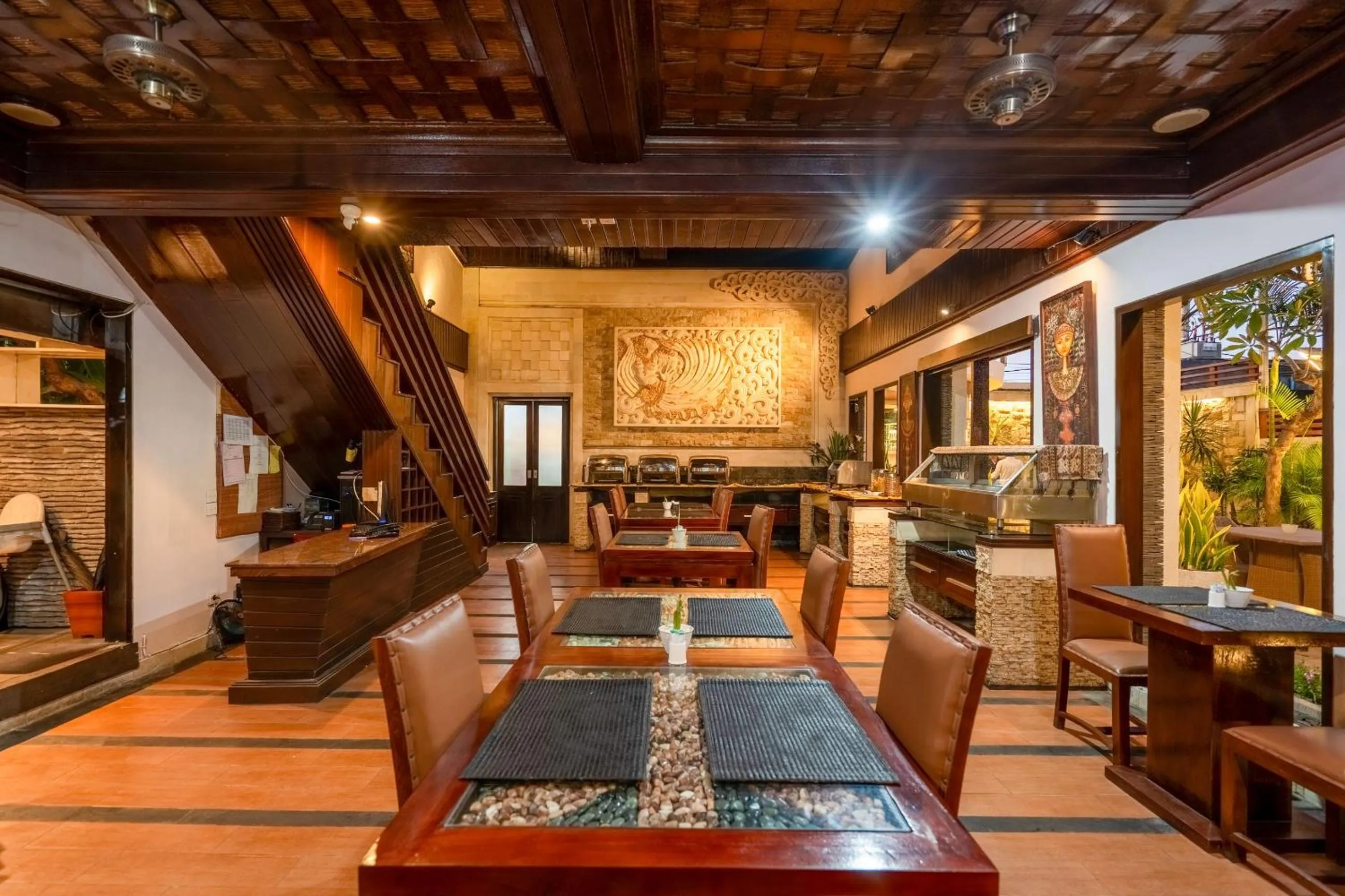 Restaurant/places to eat in The Bali Dream Suite Villa Seminyak