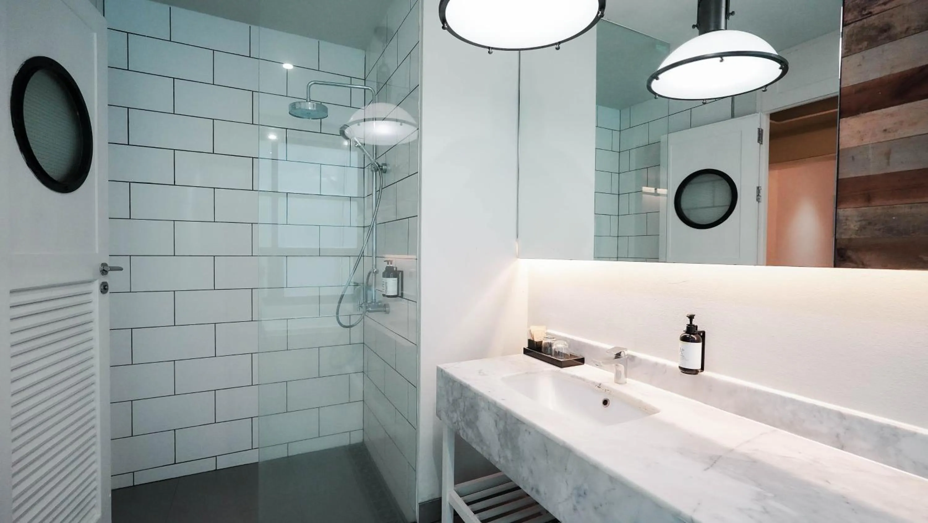 Shower in Sugar Marina Hotel-SURF-Kata Beach