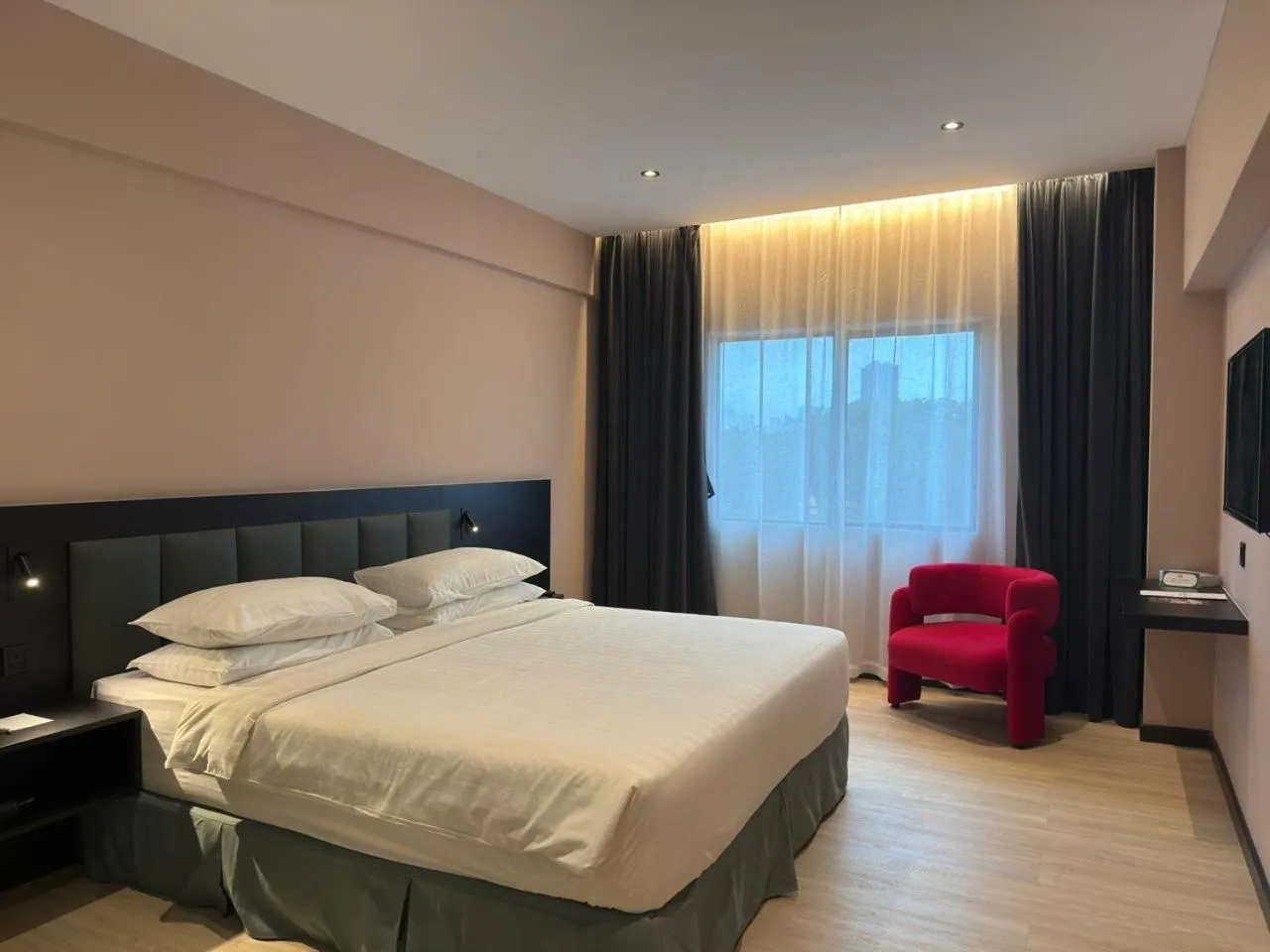 Bed in Crystal Crown Hotel Kuala Lumpur