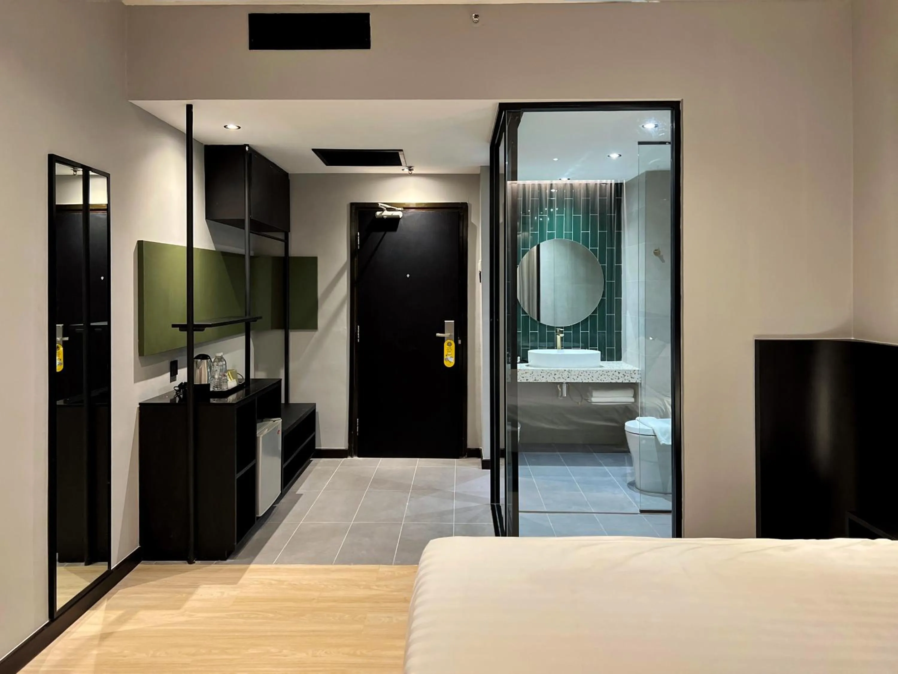 Photo of the whole room, Bed in Crystal Crown Hotel Kuala Lumpur