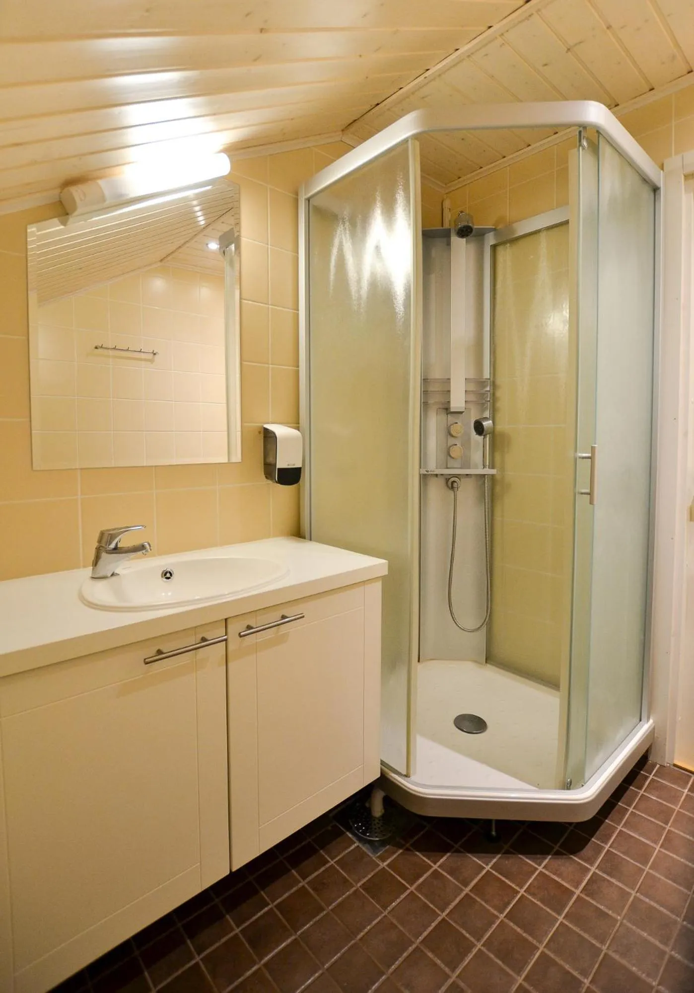 Shower in Tahko Hills