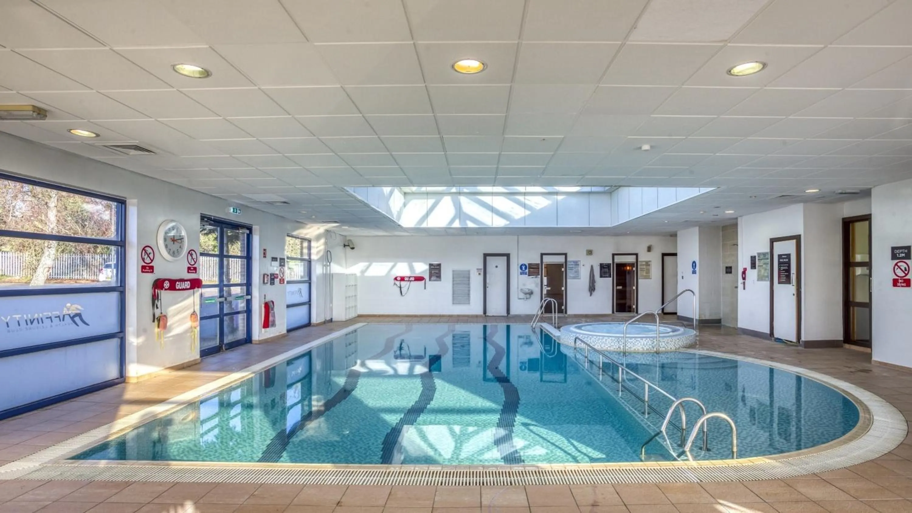 Swimming Pool in Holiday Inn Luton South - M1 Junction 9