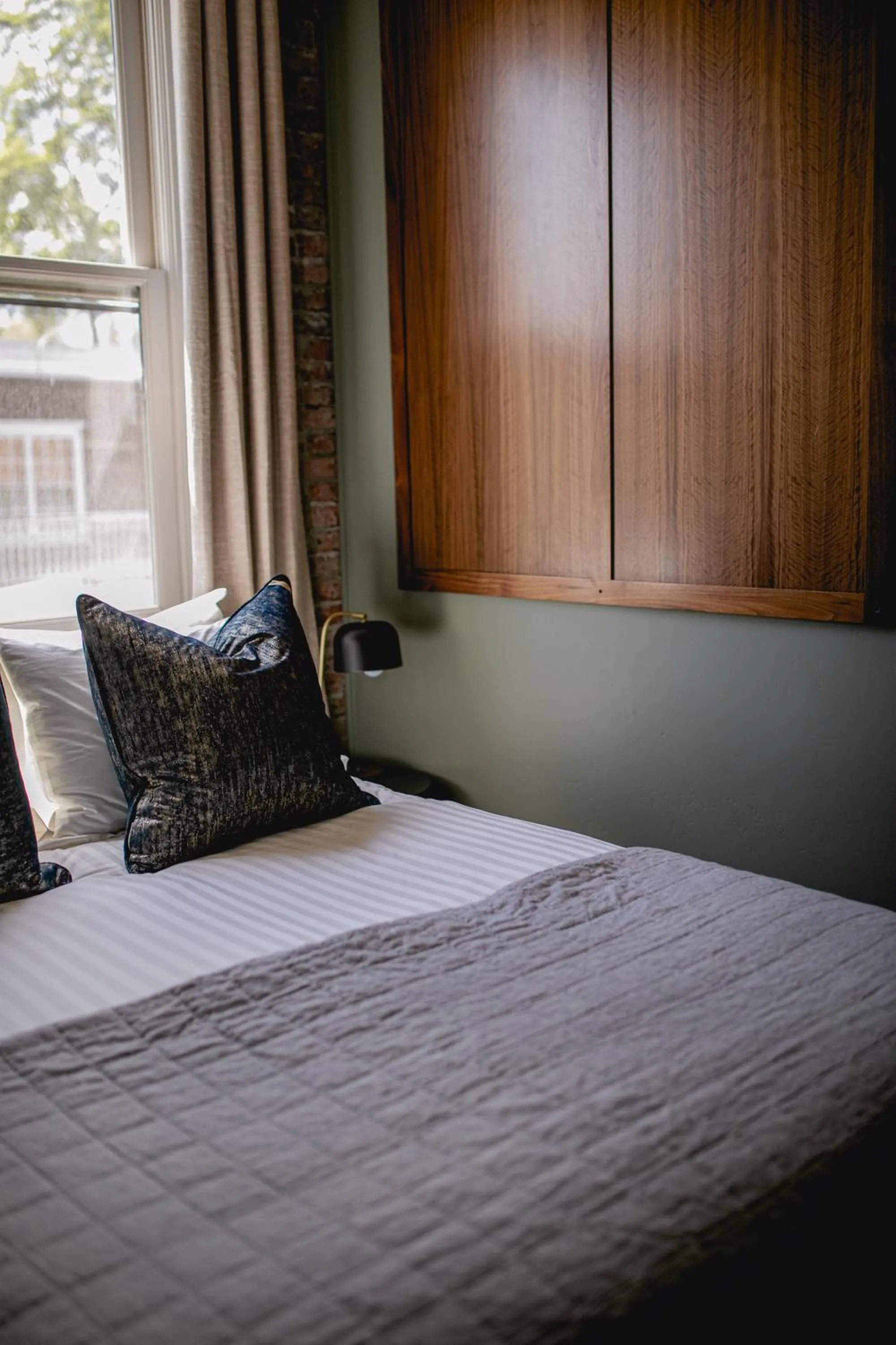 Queen Room in Historic Jacksonville Inn
