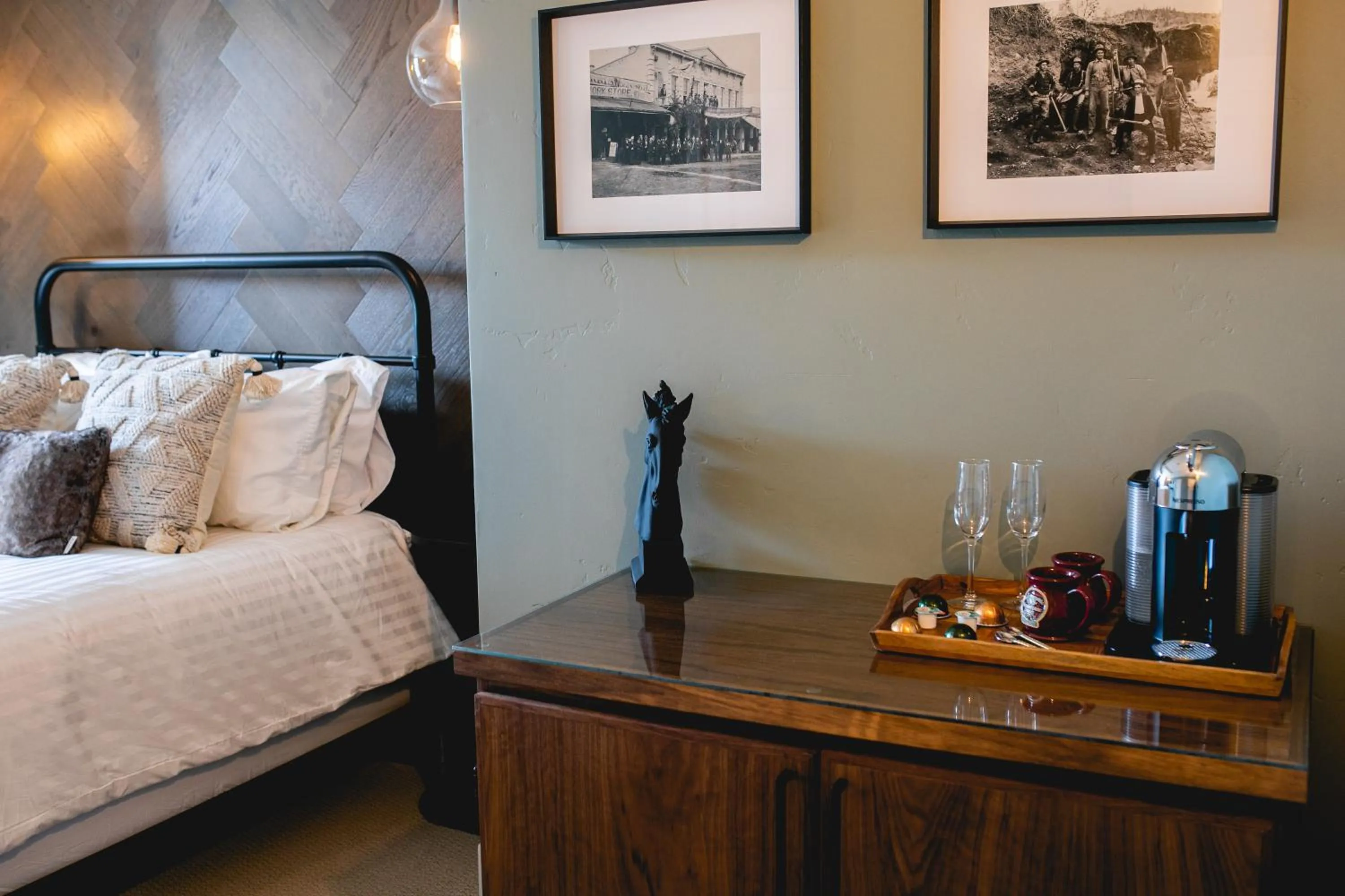 Bed in Historic Jacksonville Inn