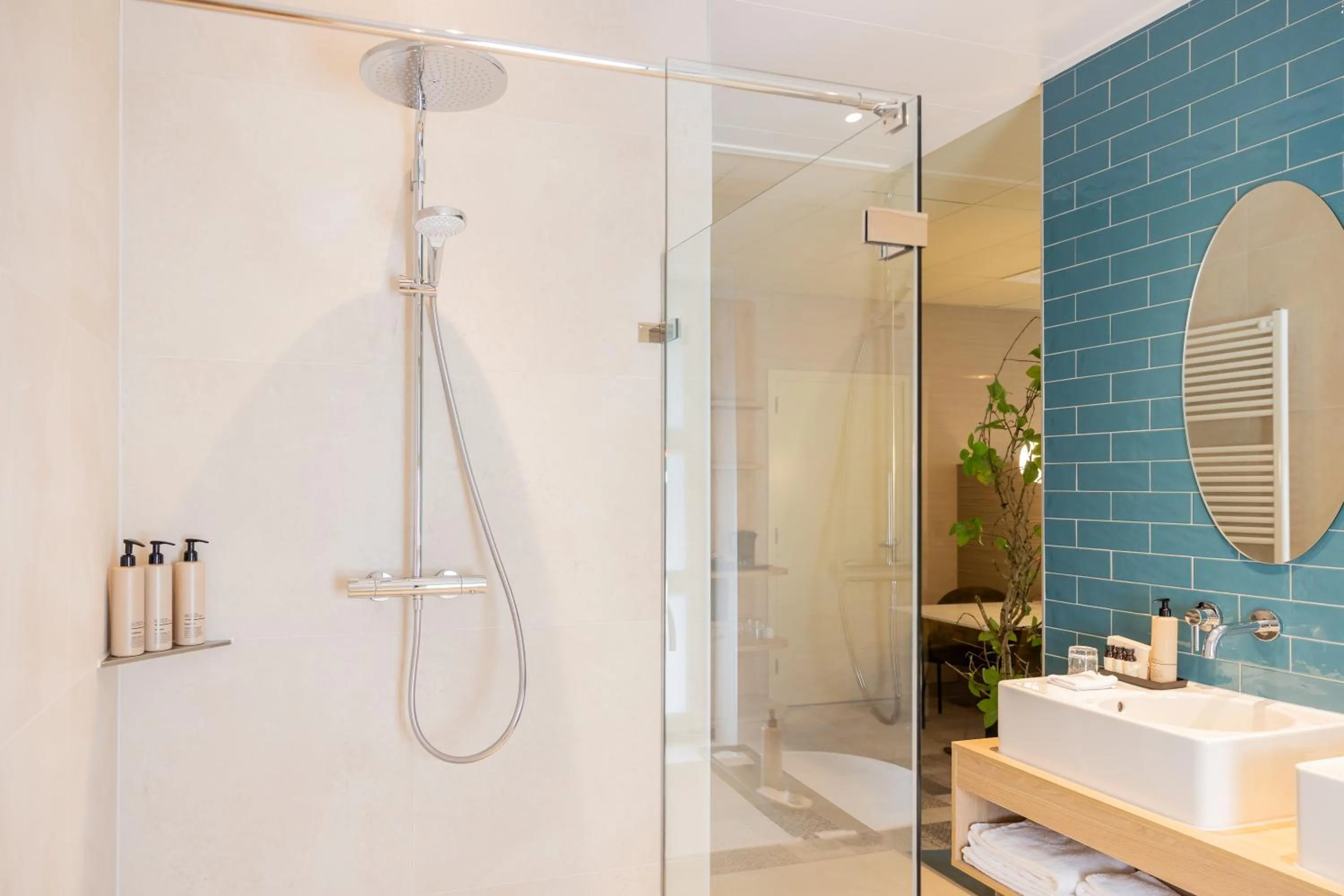 Shower in Parkhotel Tjaarda