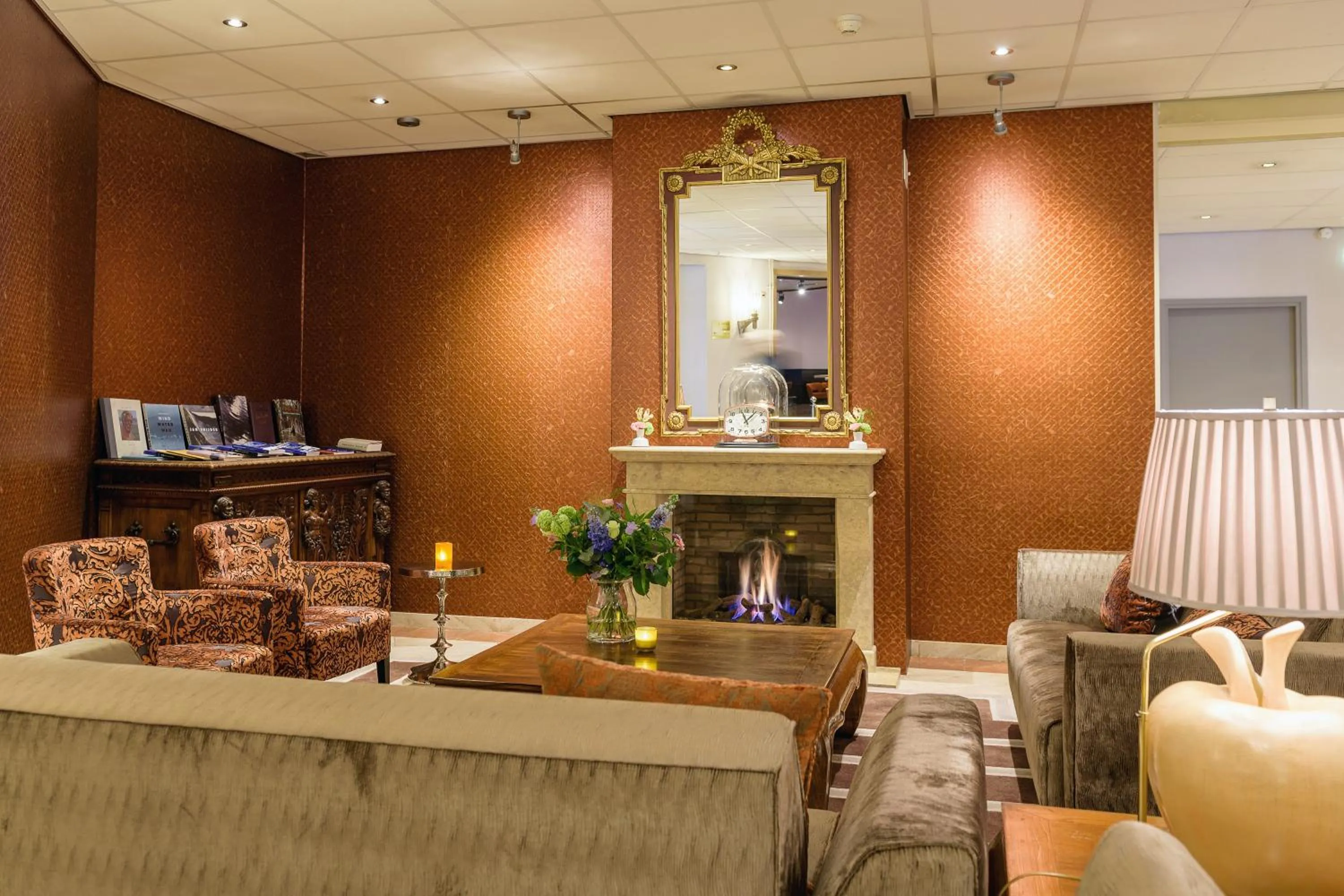 Communal lounge/ TV room in Parkhotel Tjaarda