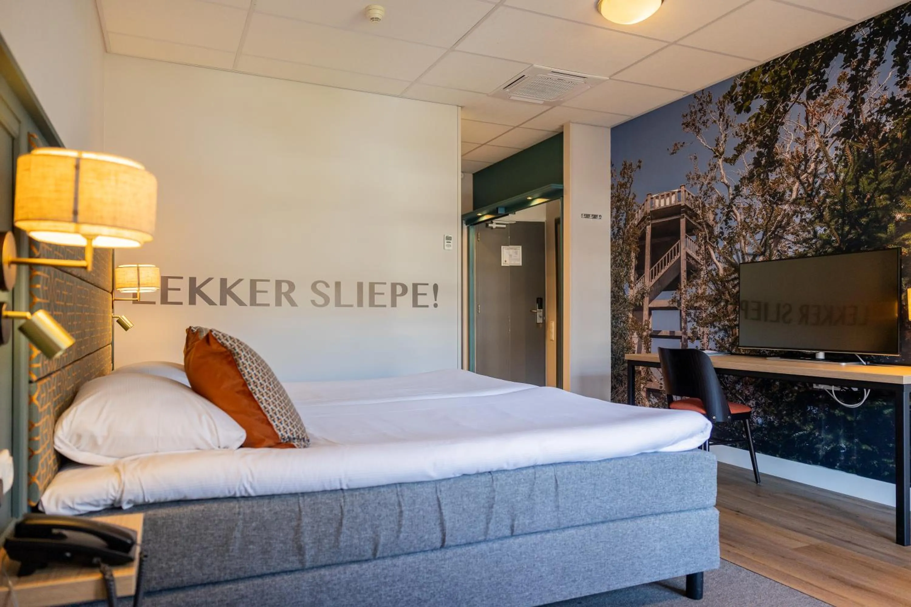 Bedroom, Bed in Parkhotel Tjaarda