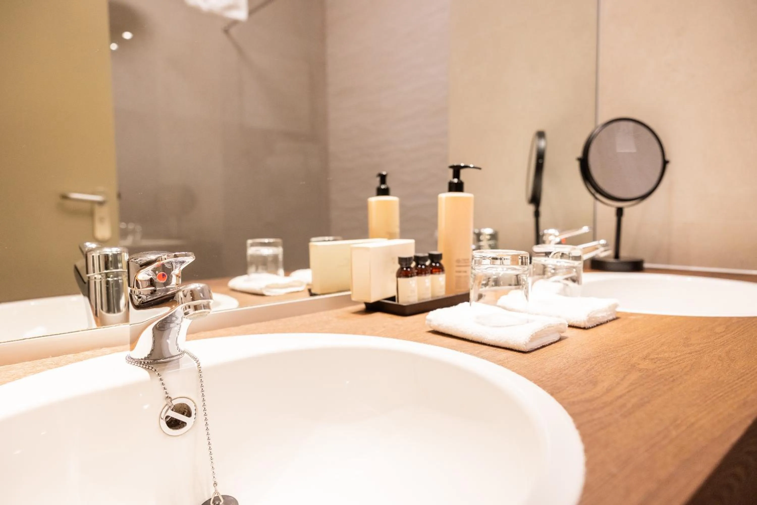 Bathroom in Parkhotel Tjaarda