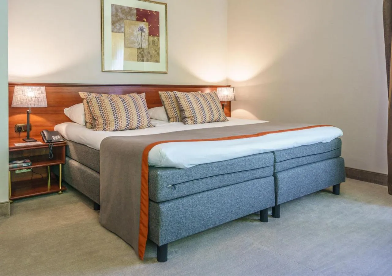 Bed in Parkhotel Tjaarda