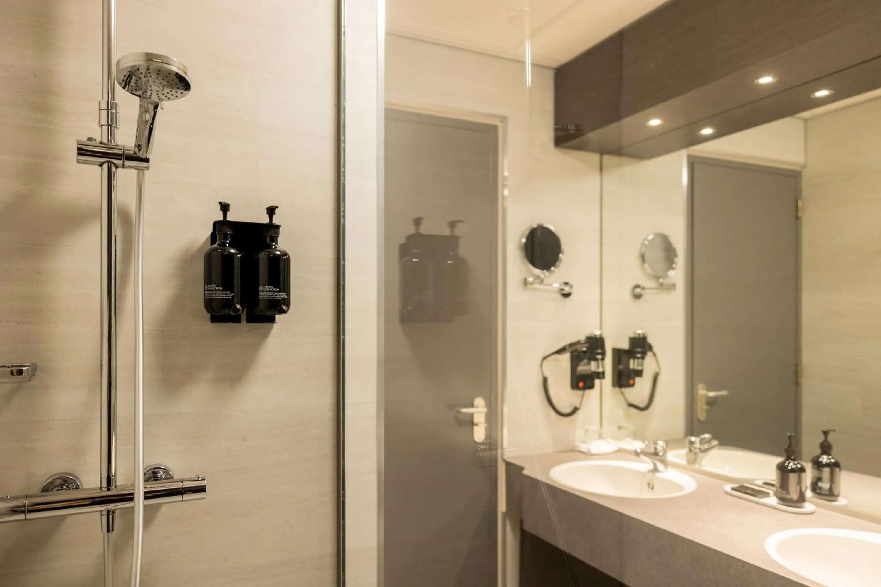 Bathroom in Parkhotel Tjaarda