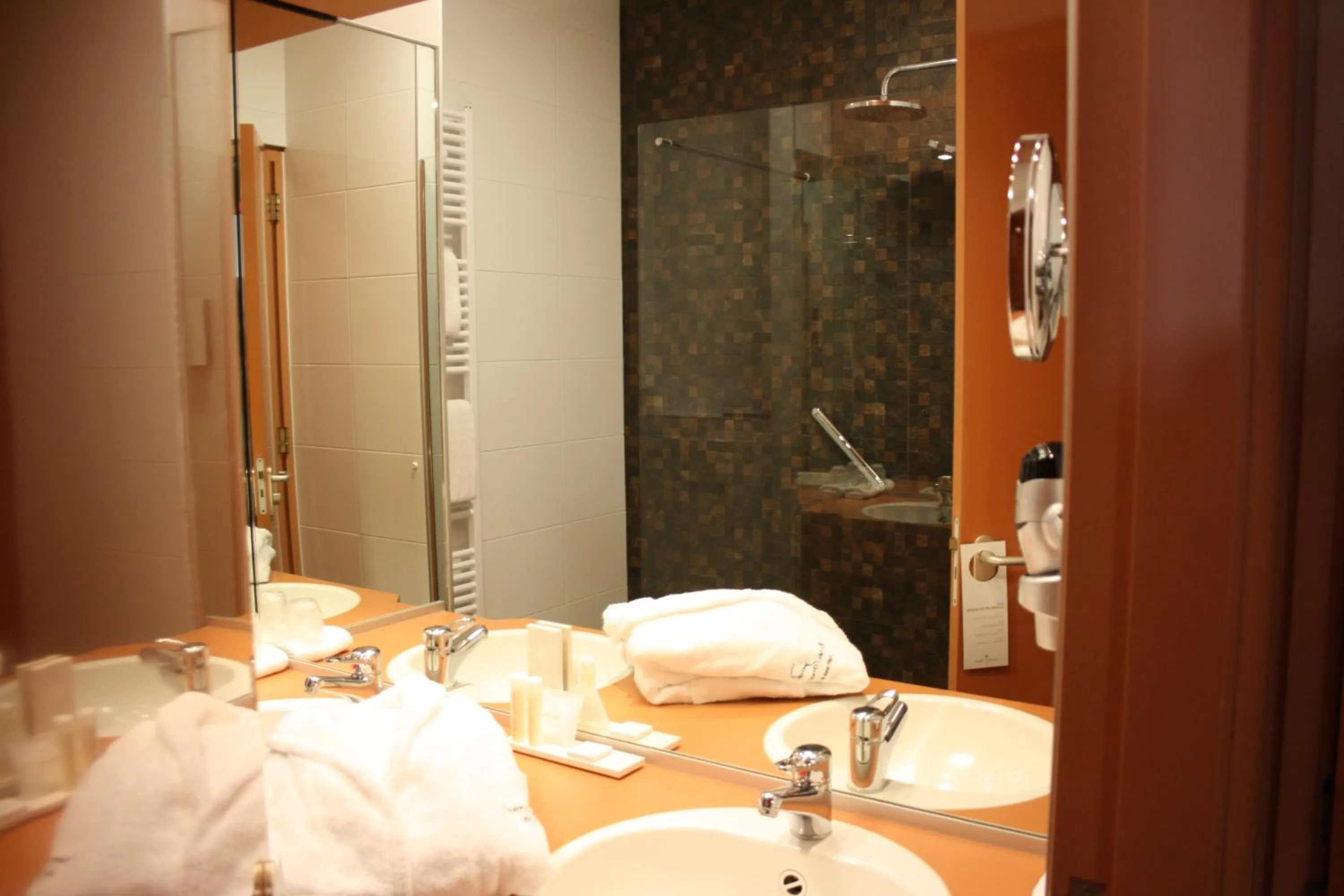 Bathroom in Parkhotel Tjaarda