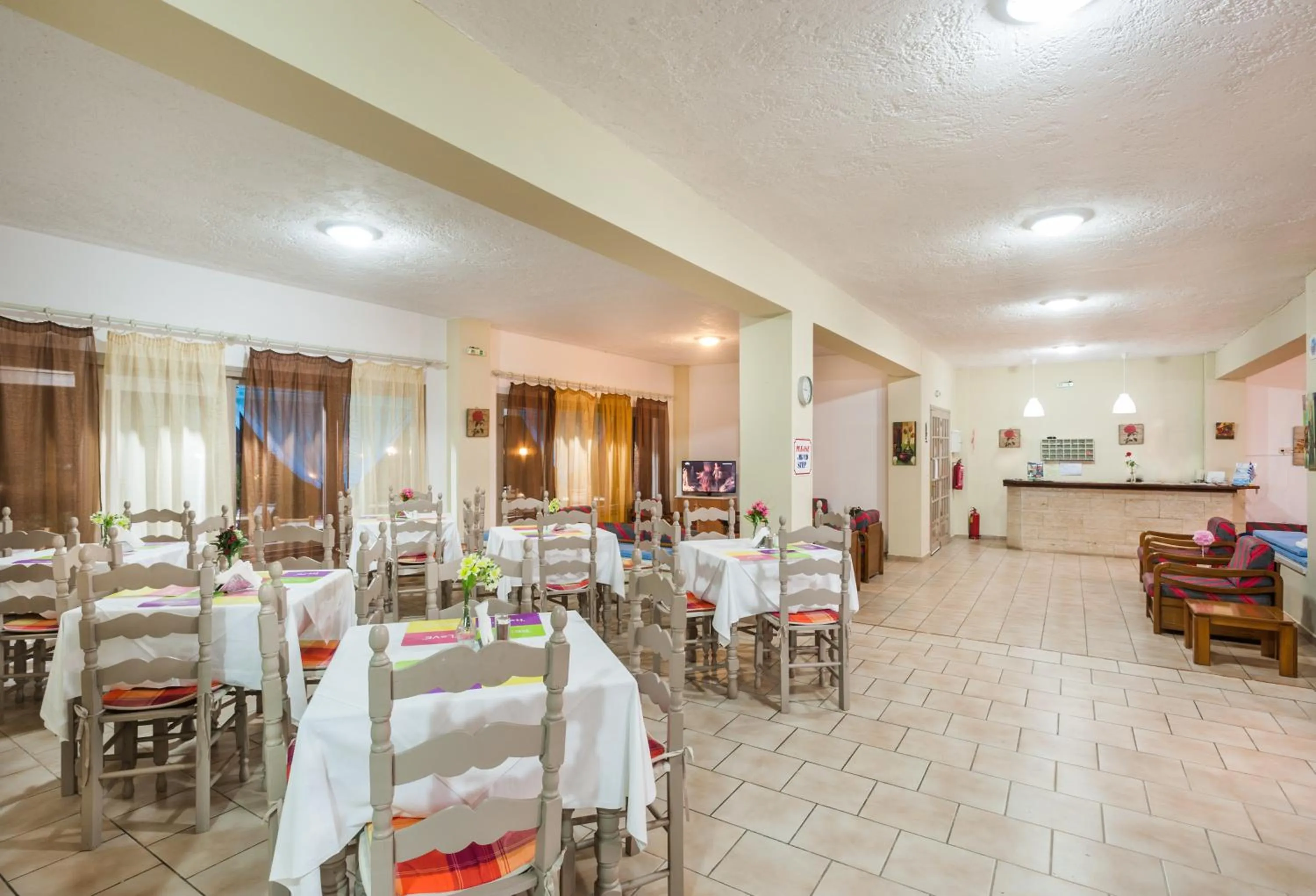 Communal lounge/ TV room in Panorama-Seaview Studios & Apartments