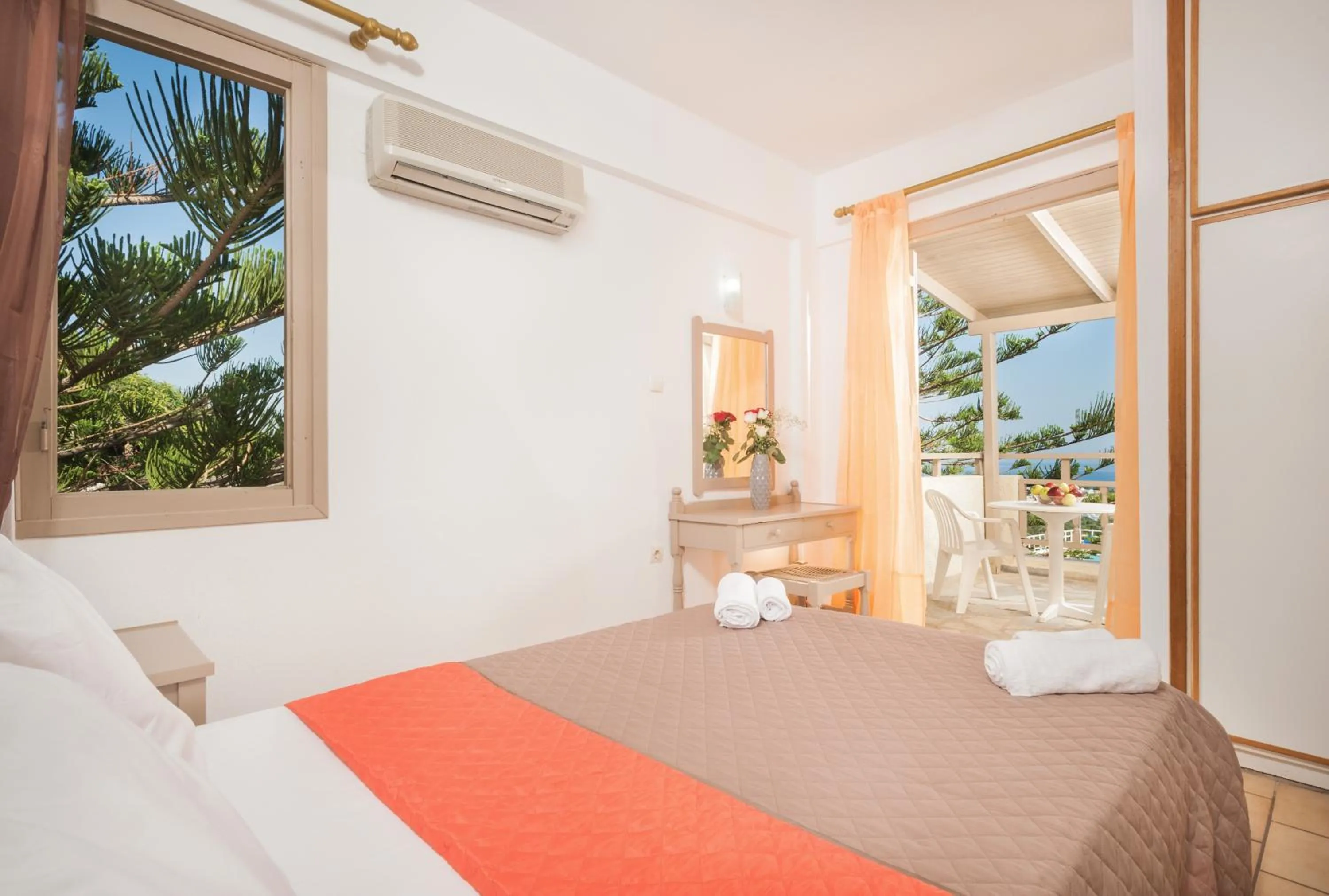 Panorama-Seaview Studios & Apartments