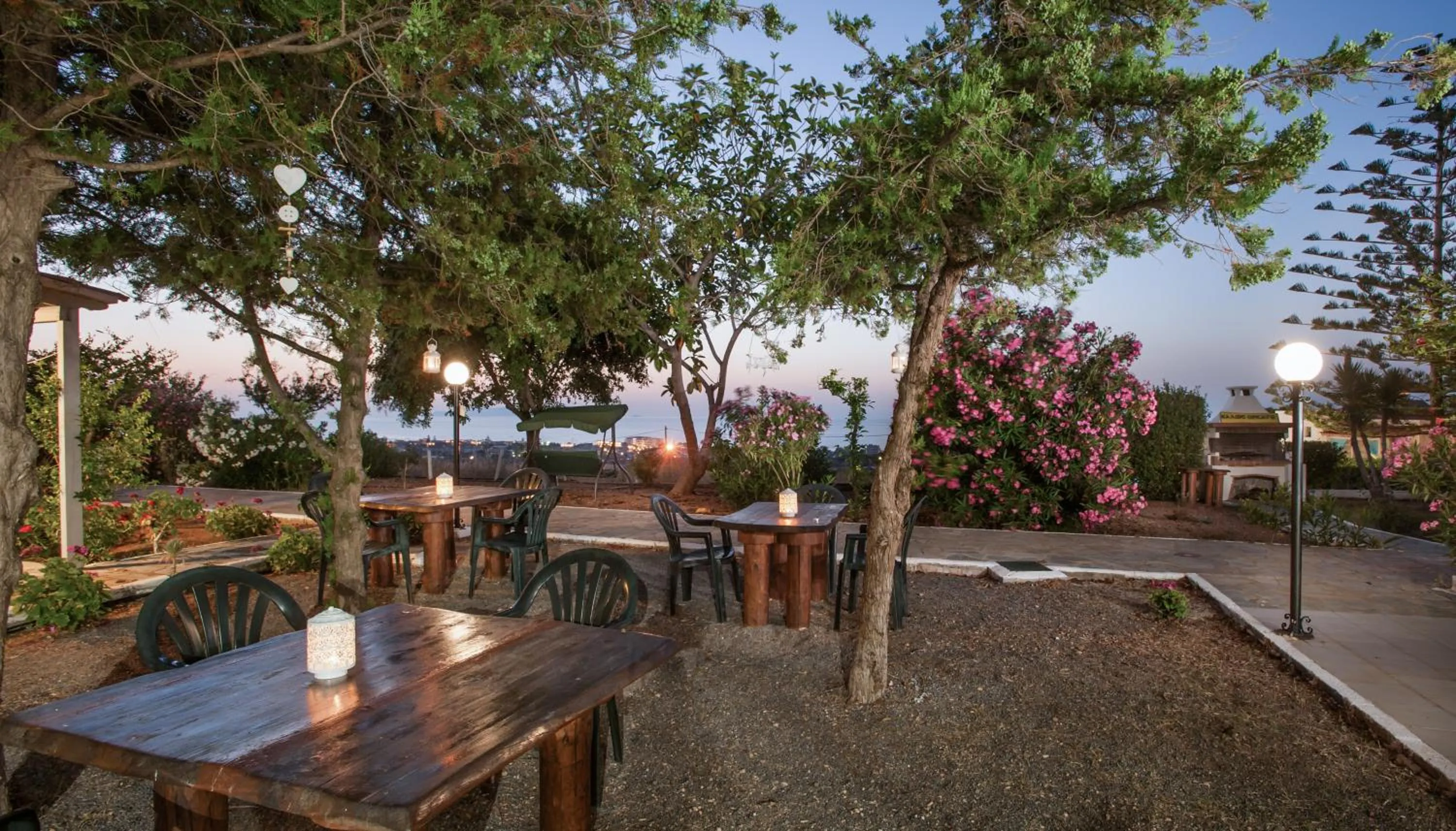 Garden in Panorama-Seaview Studios & Apartments