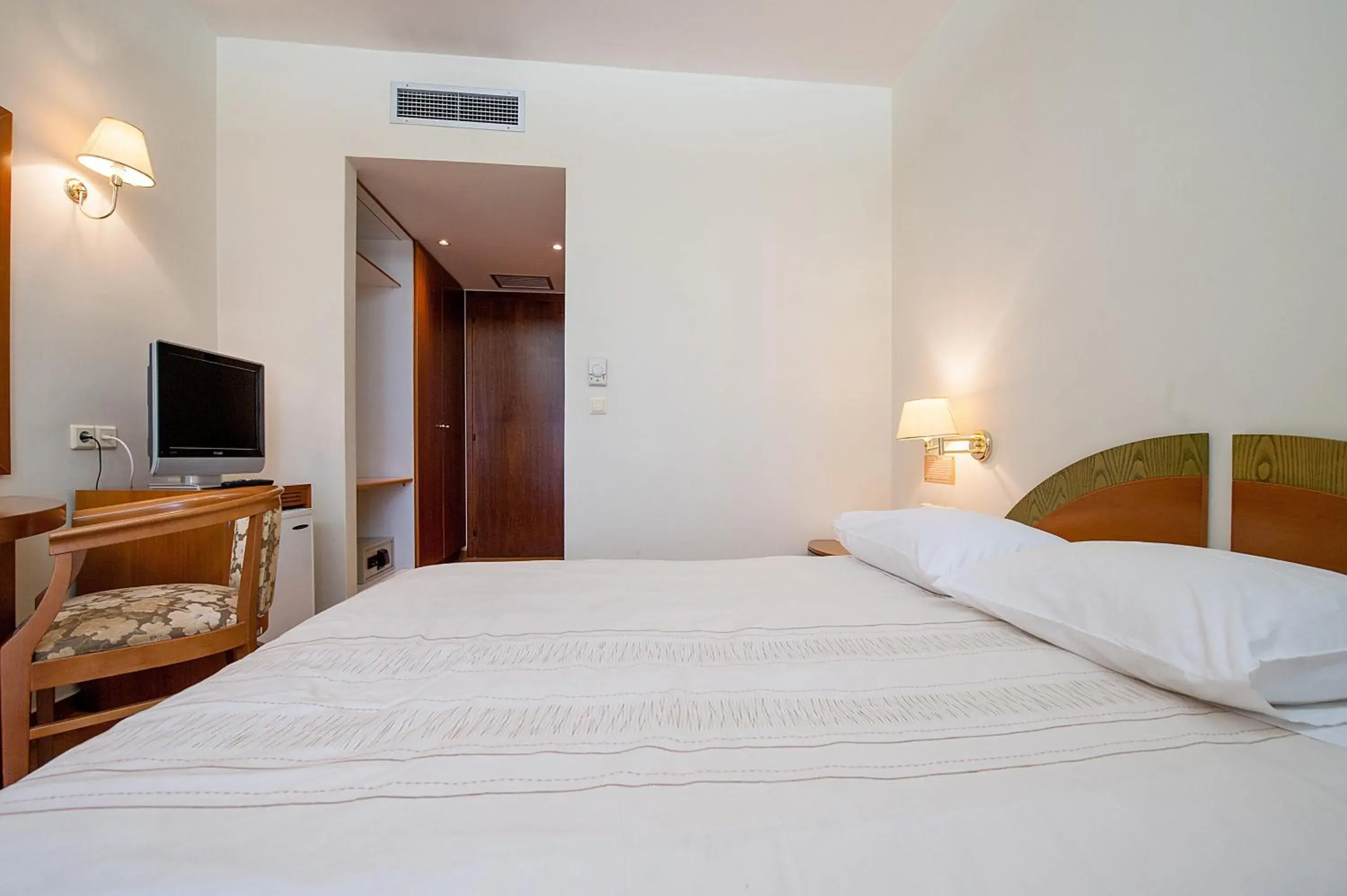 Double Room in Fthia Hotel Double Room in Fthia Hotel