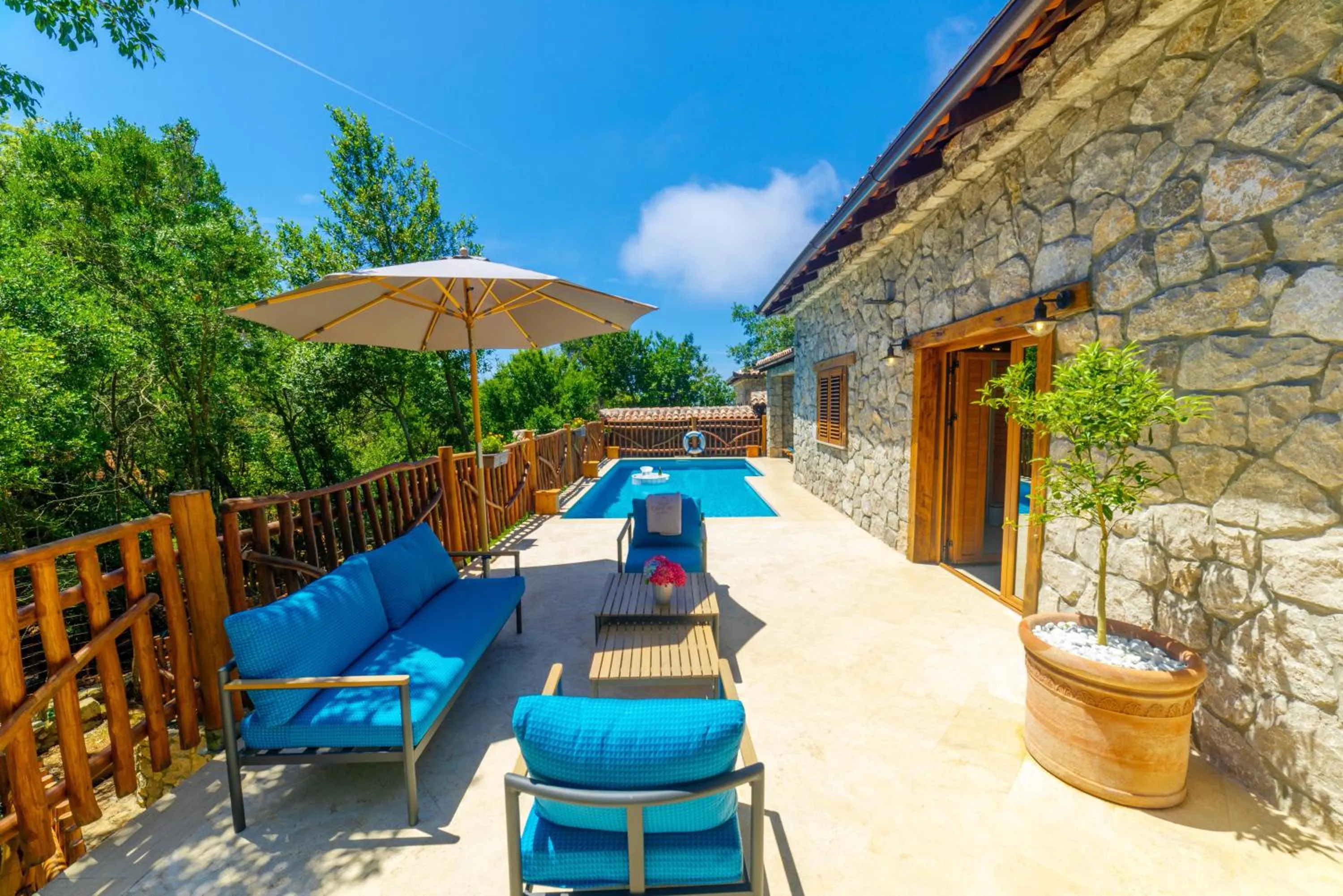 Carevic Resort & Villas
