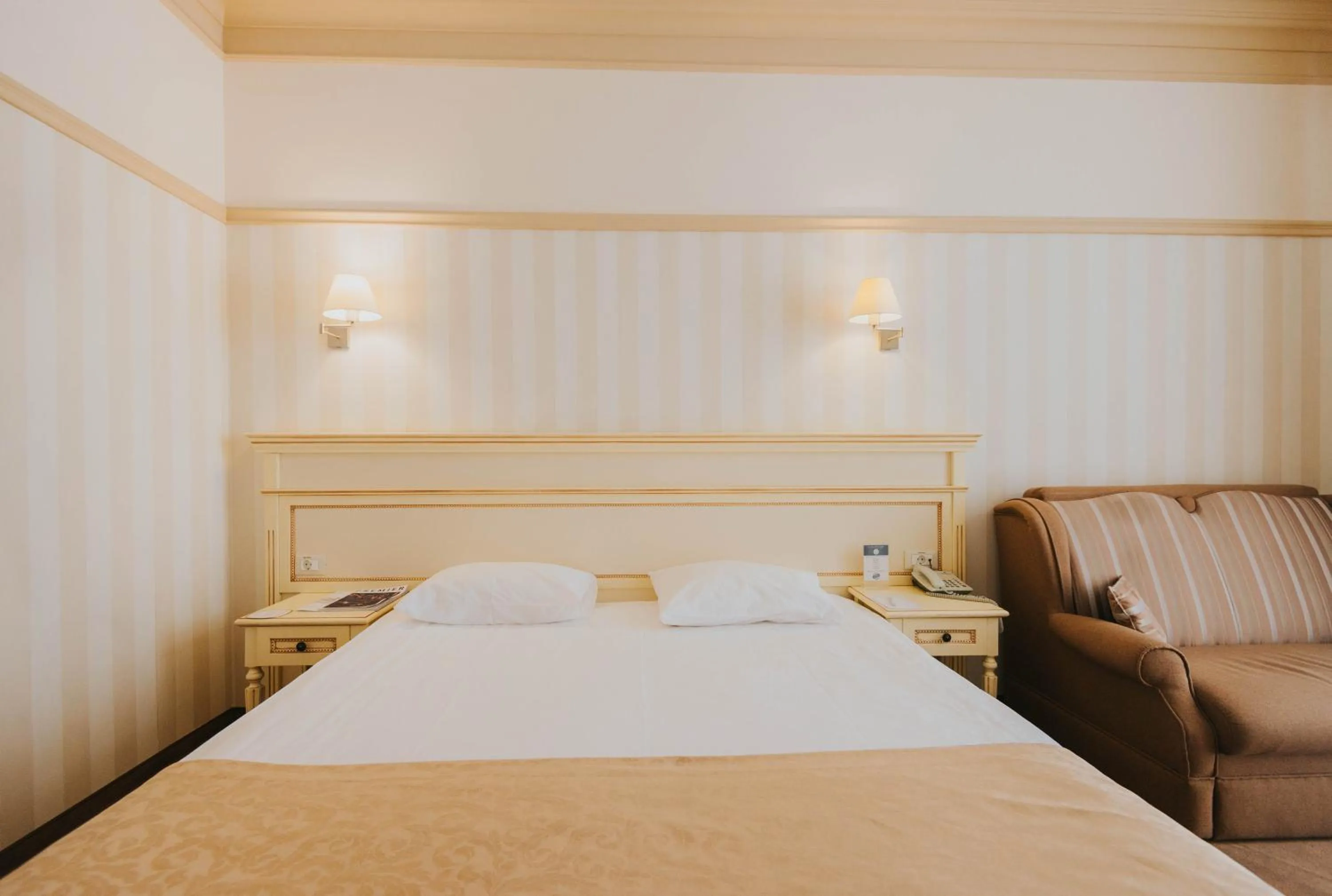 Bed in Premier Geneva Hotel