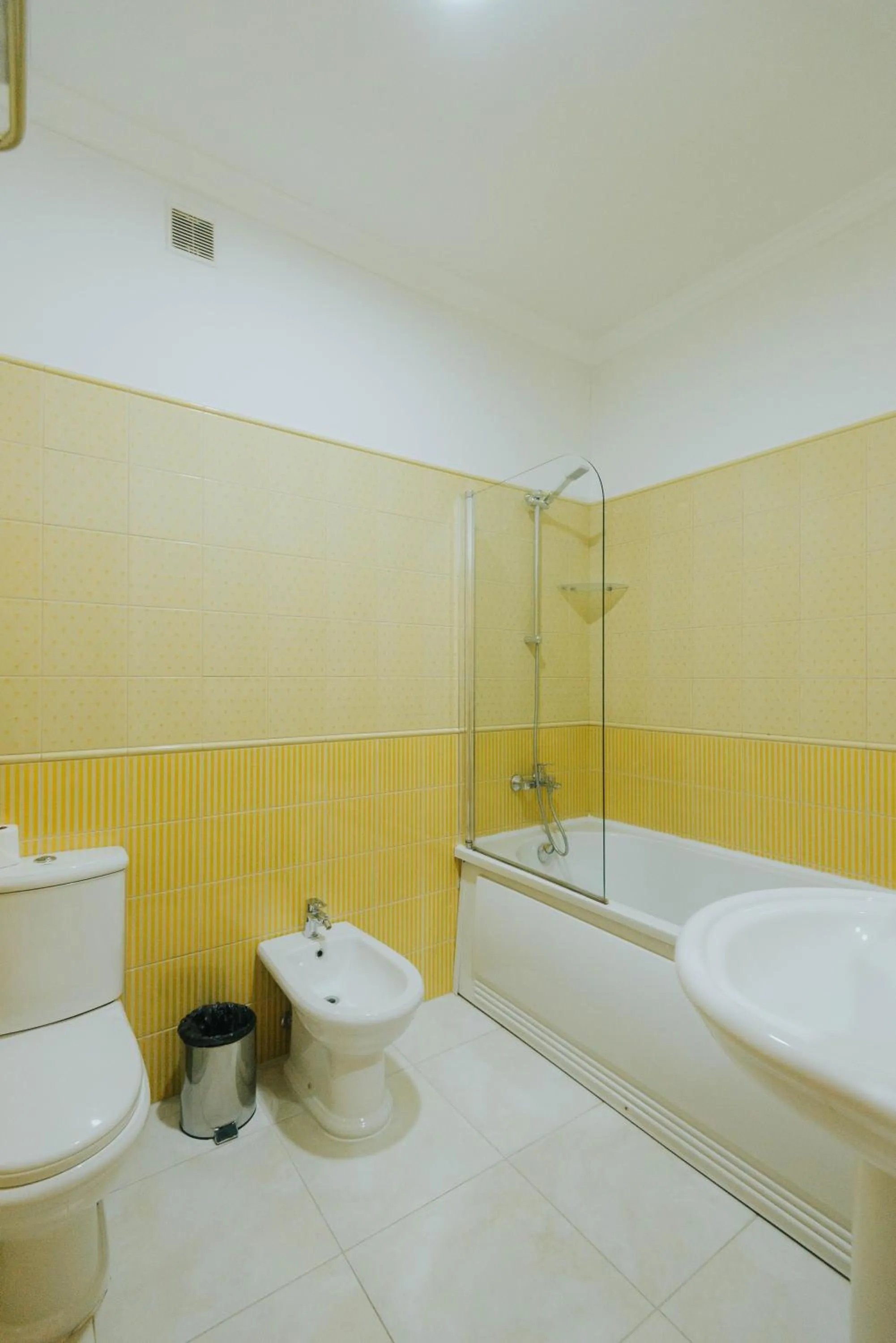 Bath in Premier Geneva Hotel