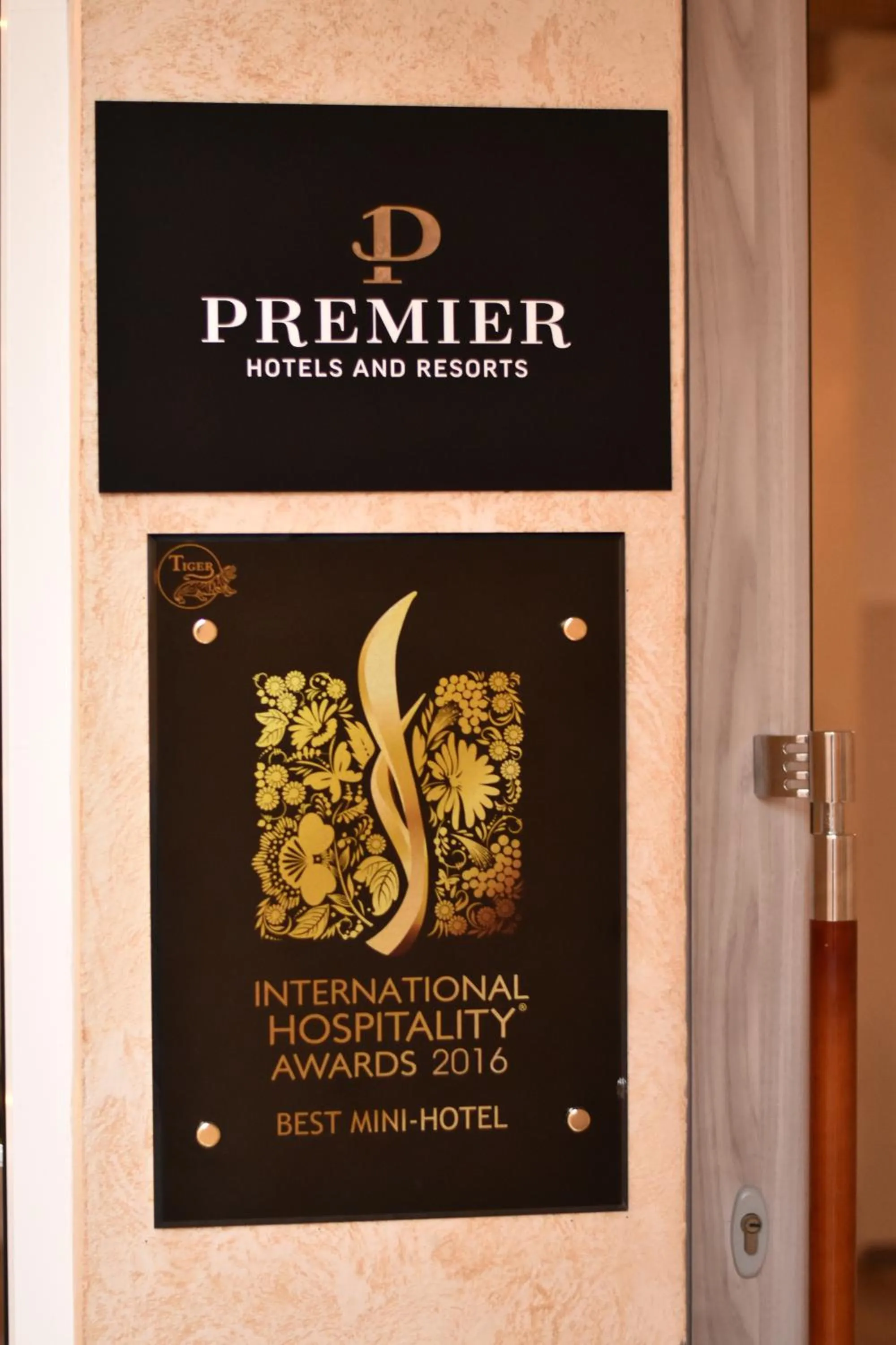 Certificate/Award in Premier Geneva Hotel
