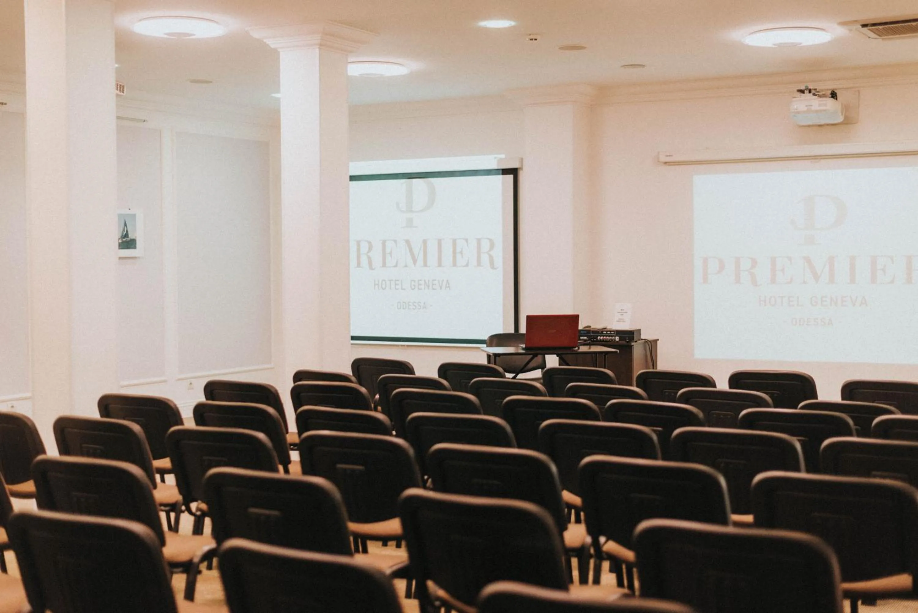 Business facilities in Premier Geneva Hotel