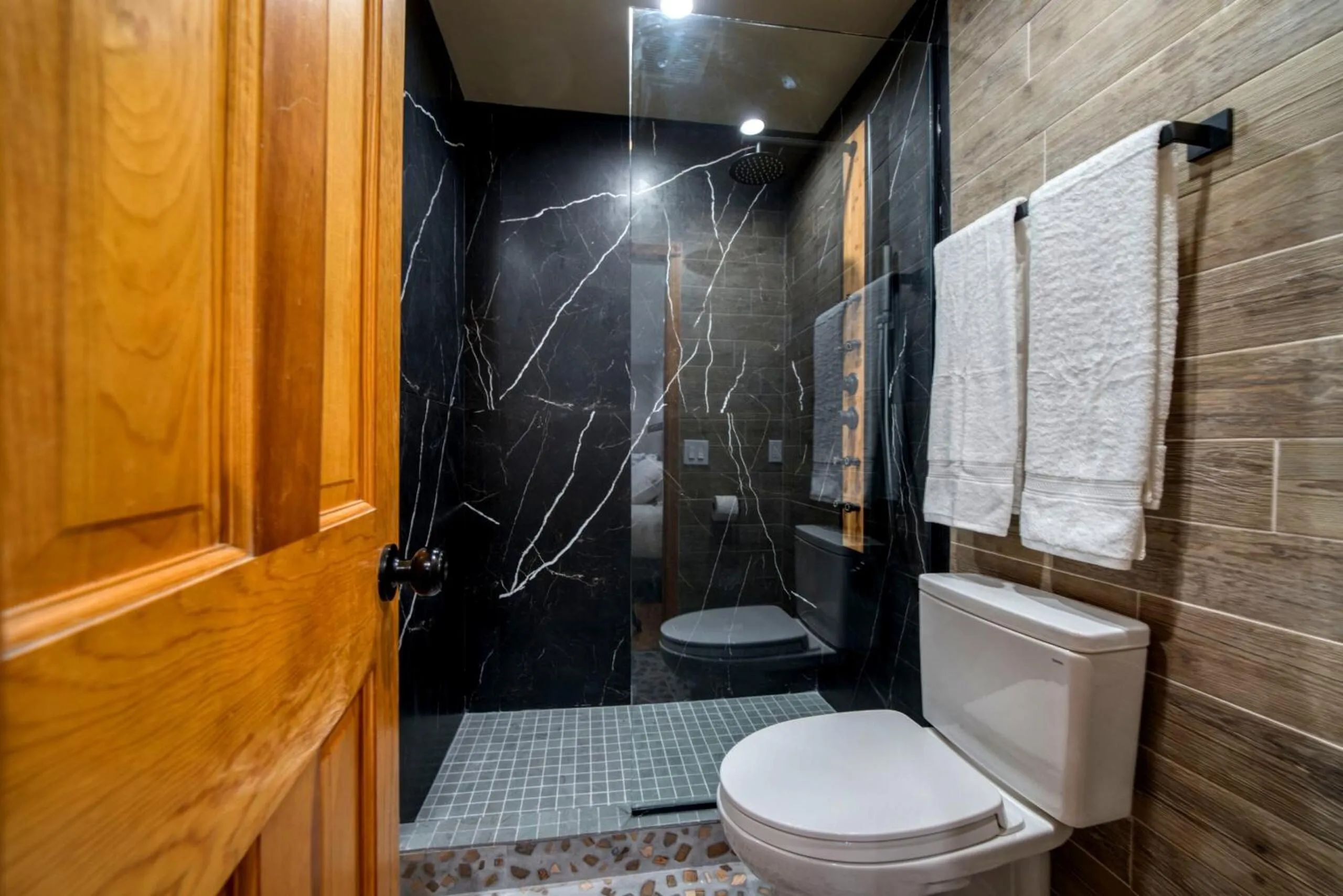 The Haüs Windham - Spacious Suites, Hot Tub, Mountain Views!