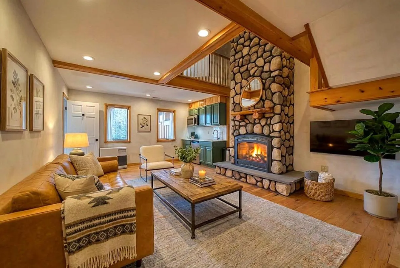 The Haüs Windham - Spacious Suites, Hot Tub, Mountain Views!