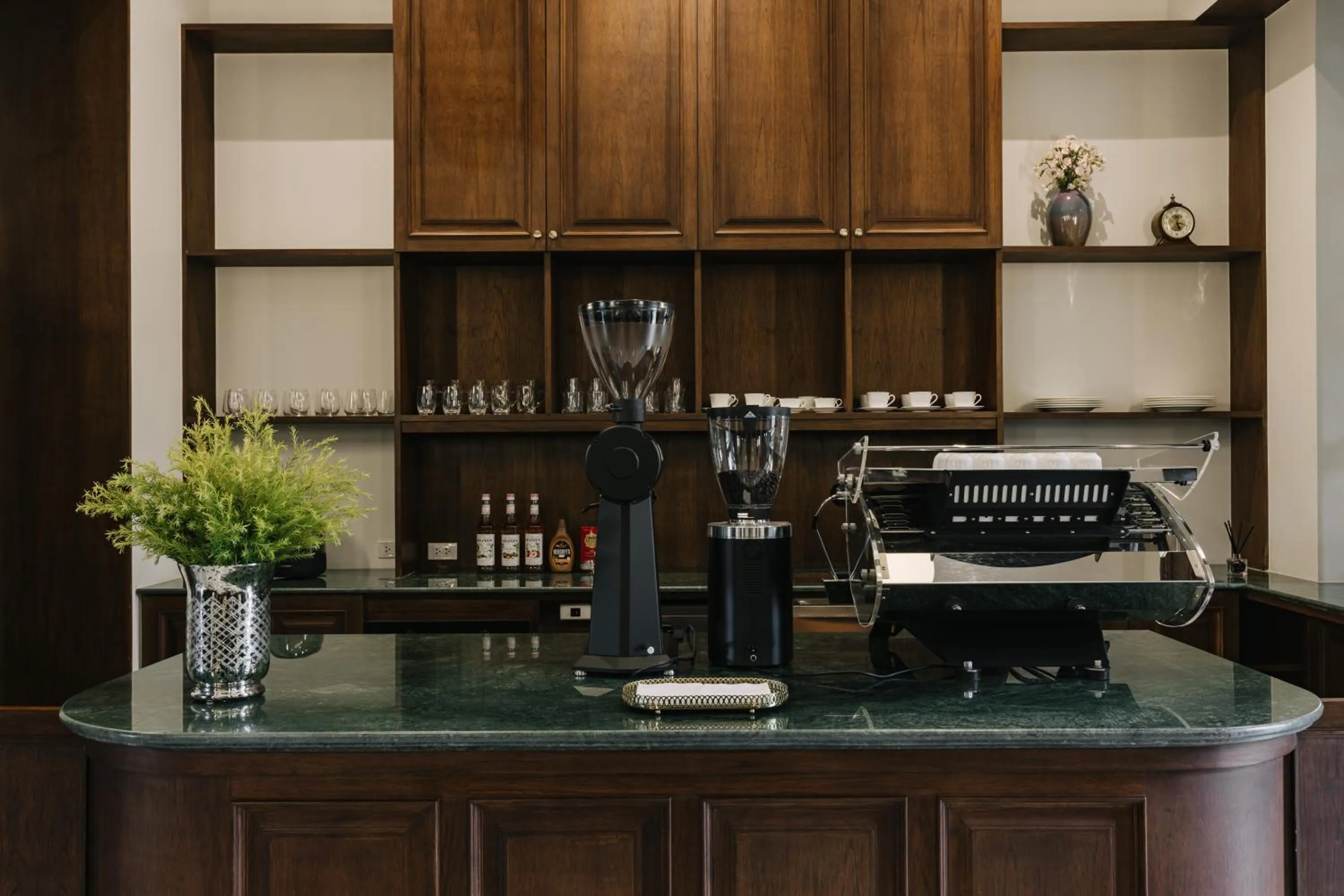 Restaurant/places to eat in Coucou Hotel