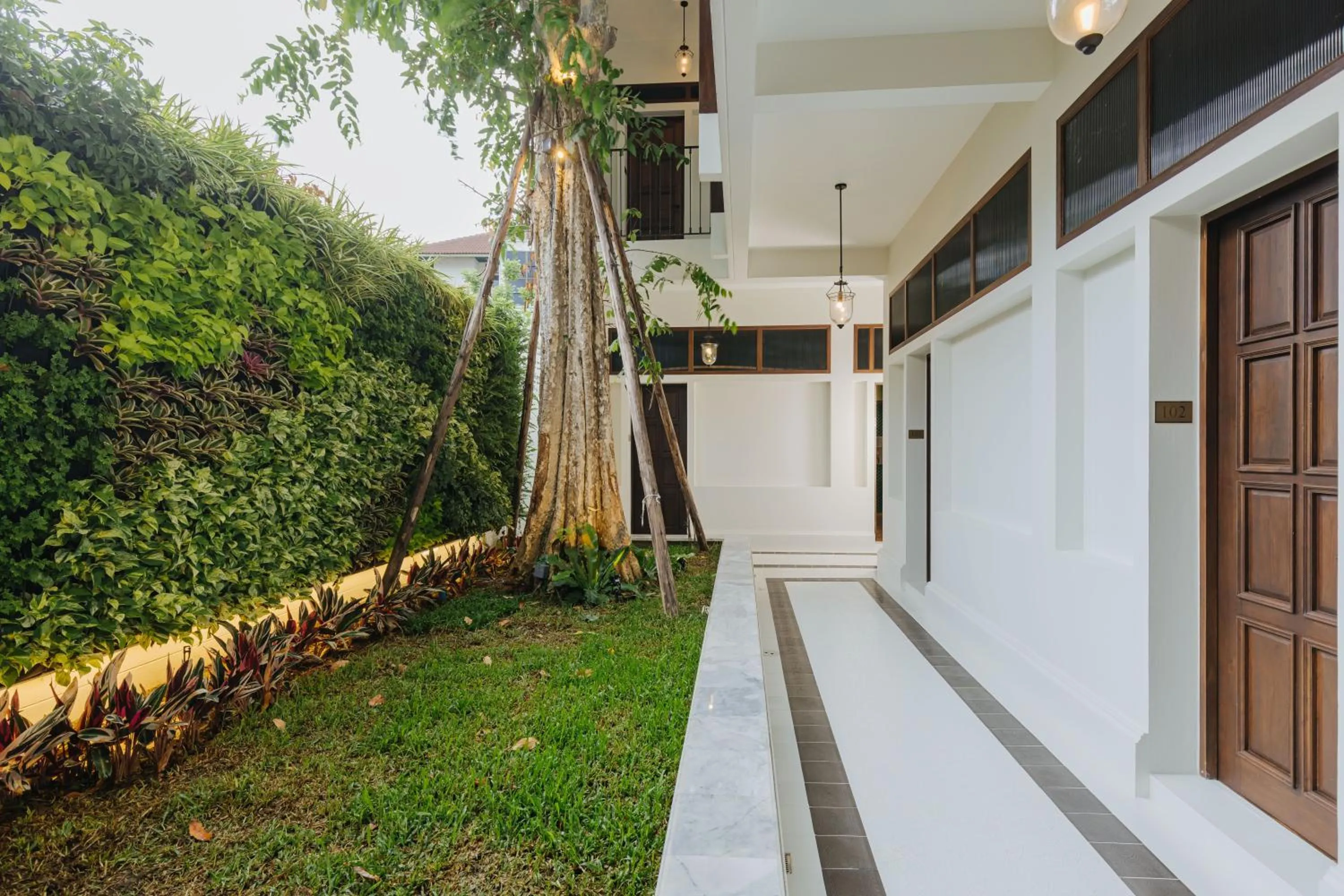 Garden in Coucou Hotel