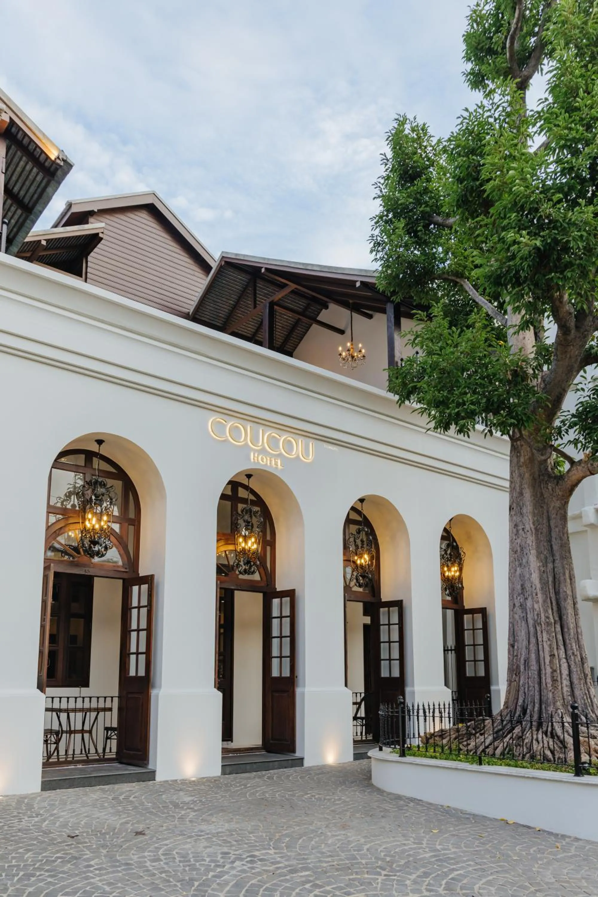 Property building in Coucou Hotel