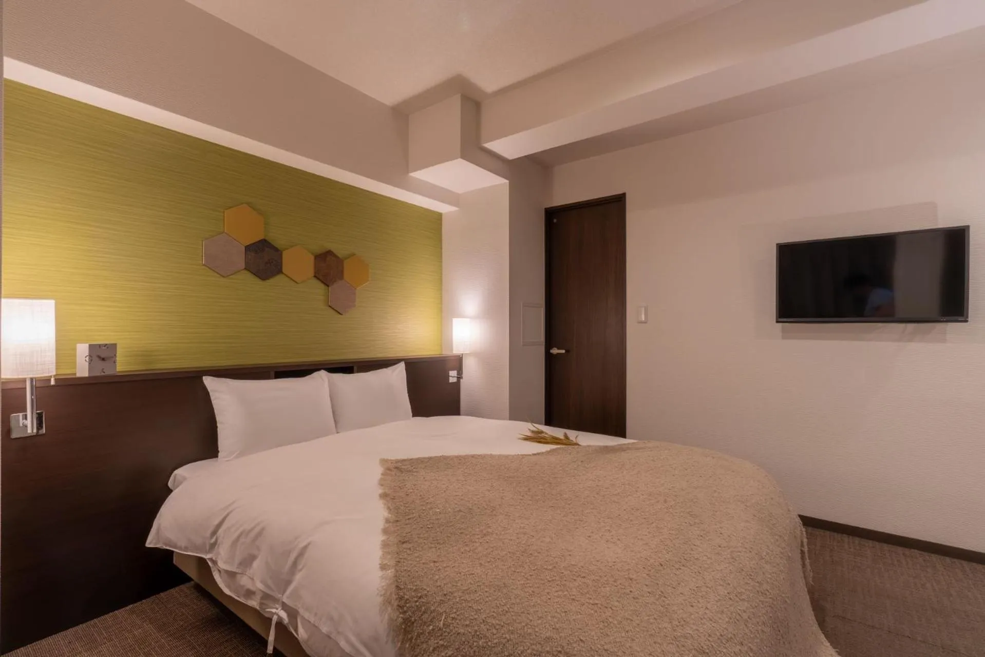 Communal lounge/ TV room, Bed in INA HOUSE GION