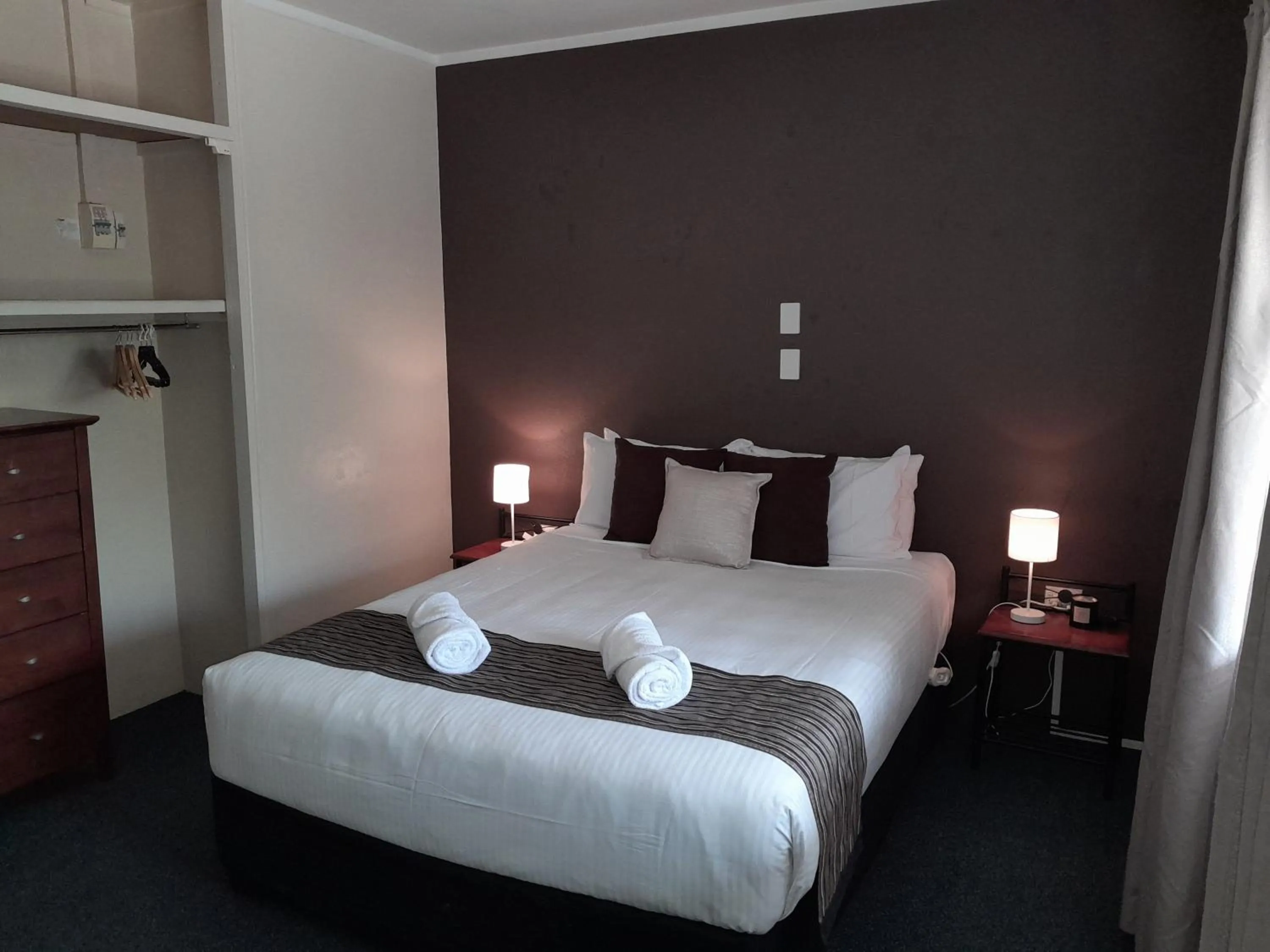 Bedroom in Murray Gardens Motel