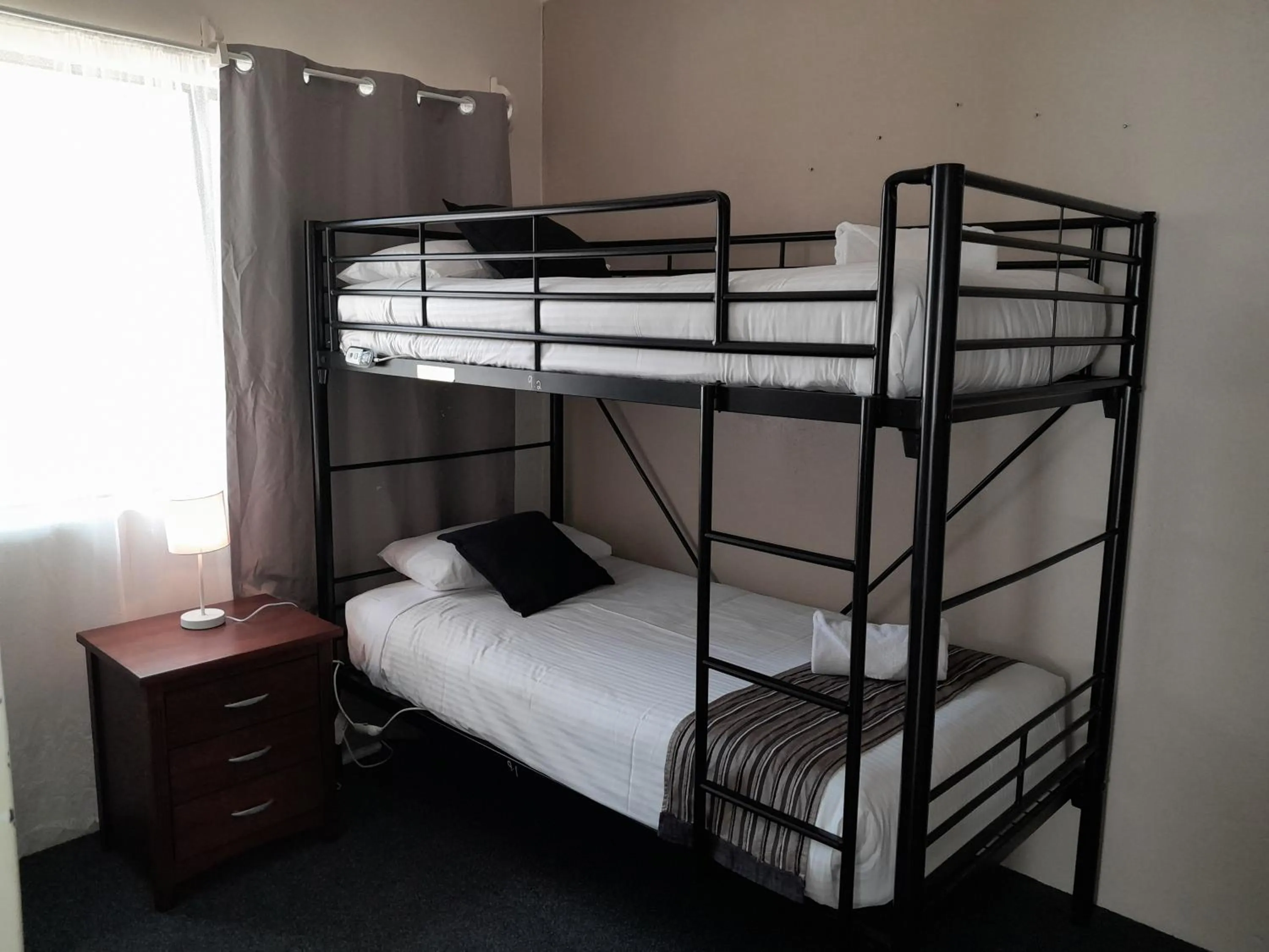 bunk bed in Murray Gardens Motel