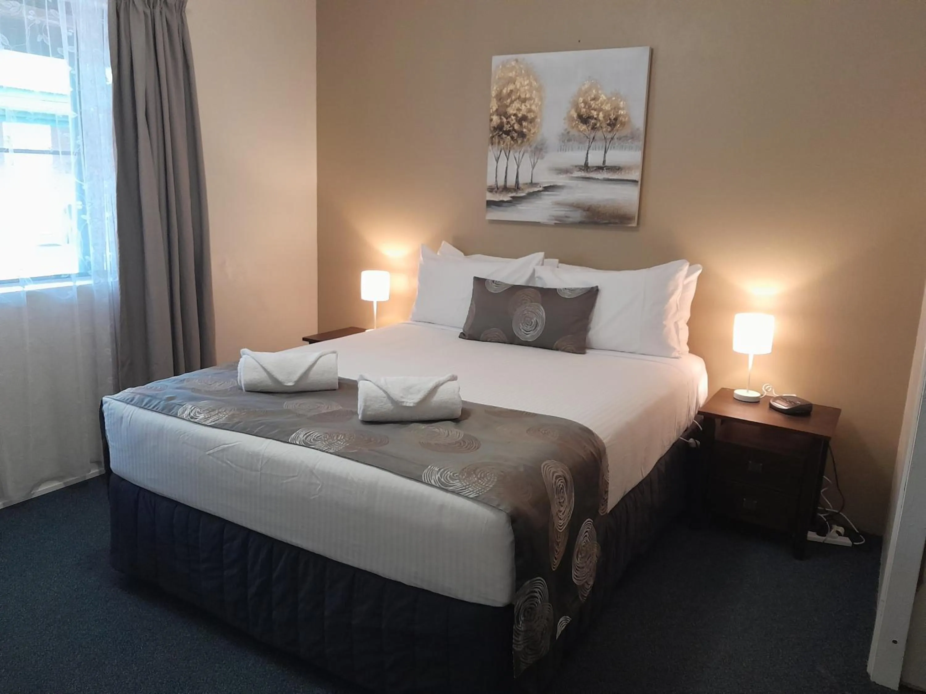 Bedroom in Murray Gardens Motel