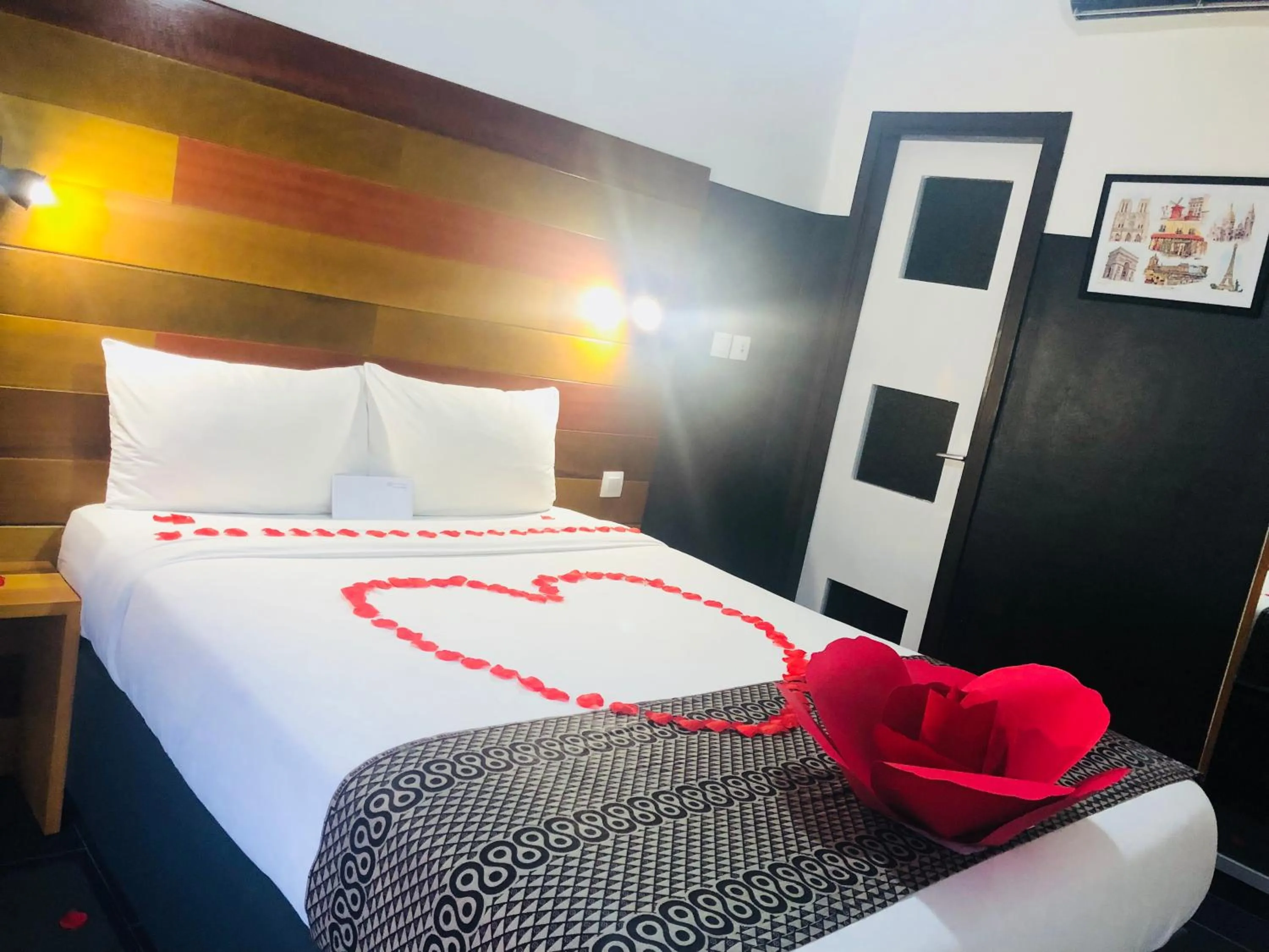 Photo of the whole room, Bed in Détente Hôtel