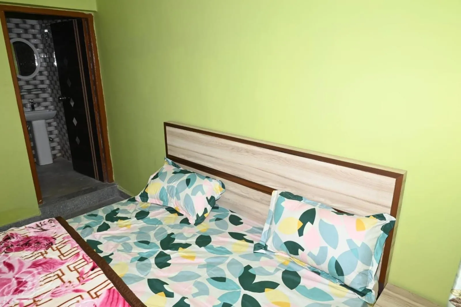 Bedroom, Bed in Hotel O The Glide Inn Hotel & Restaurant